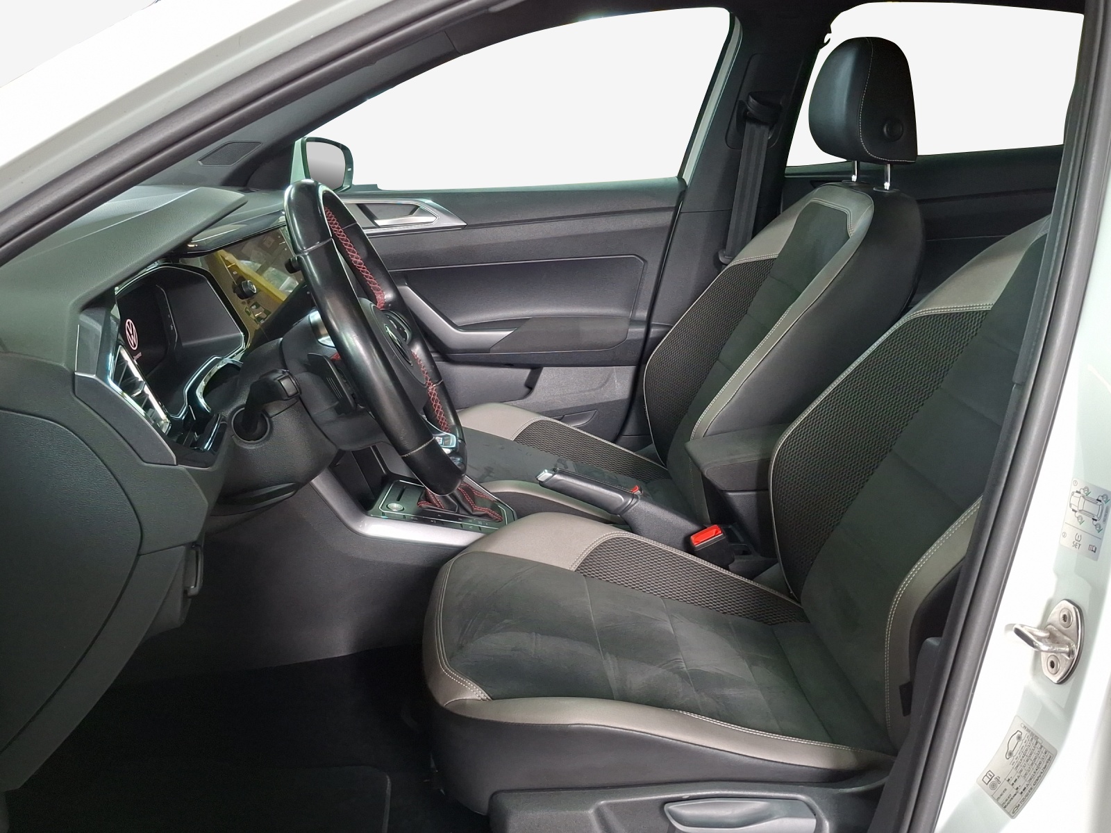 VW Polo 2.0 TSI GTI DSG-image-7