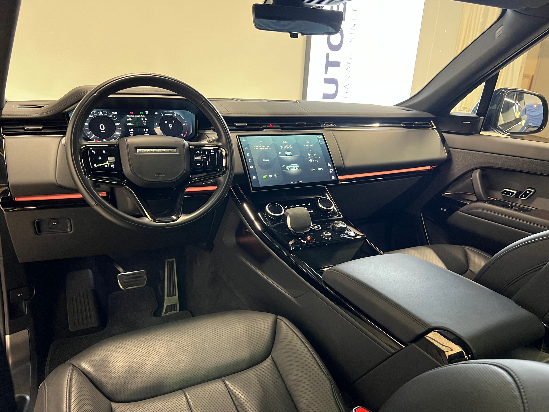 LAND ROVER Range Rover Sport 3.0 TD6 300 HSE Dynamic-showroom-element-2