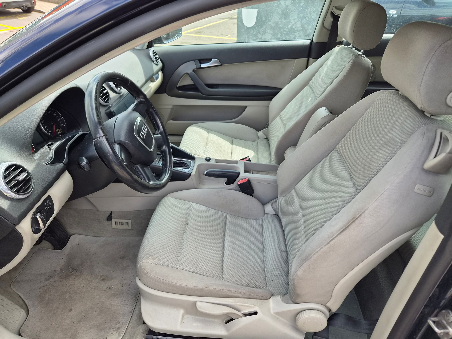 AUDI A3 1.6 Attraction S-tronic-image-5