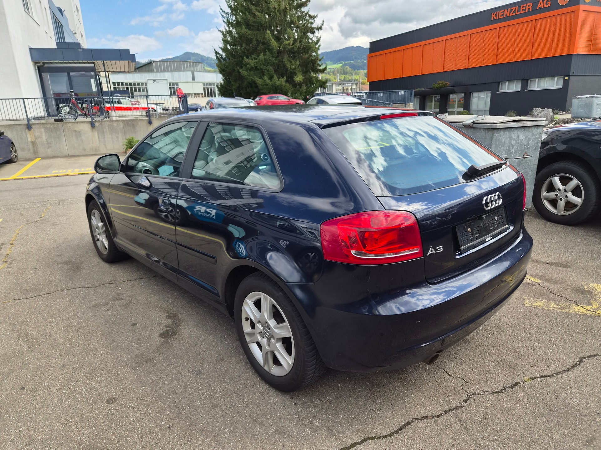 AUDI A3 1.6 Attraction S-tronic-showroom-element-3