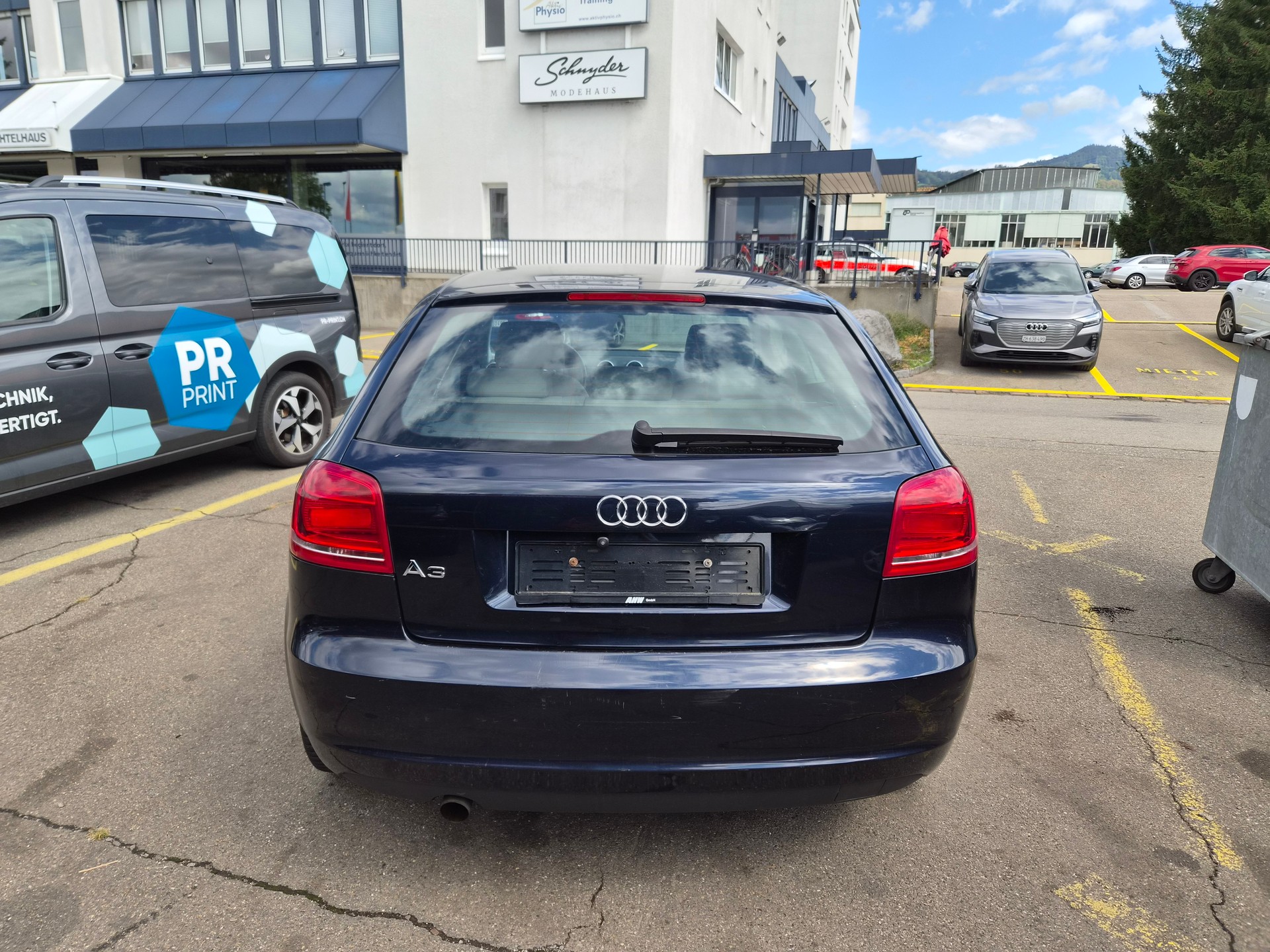 AUDI A3 1.6 Attraction S-tronic-showroom-element-2