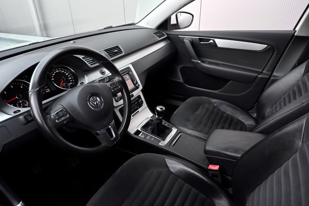 VW Passat Variant 2.0 TDI BMT Highline 4M-image-8
