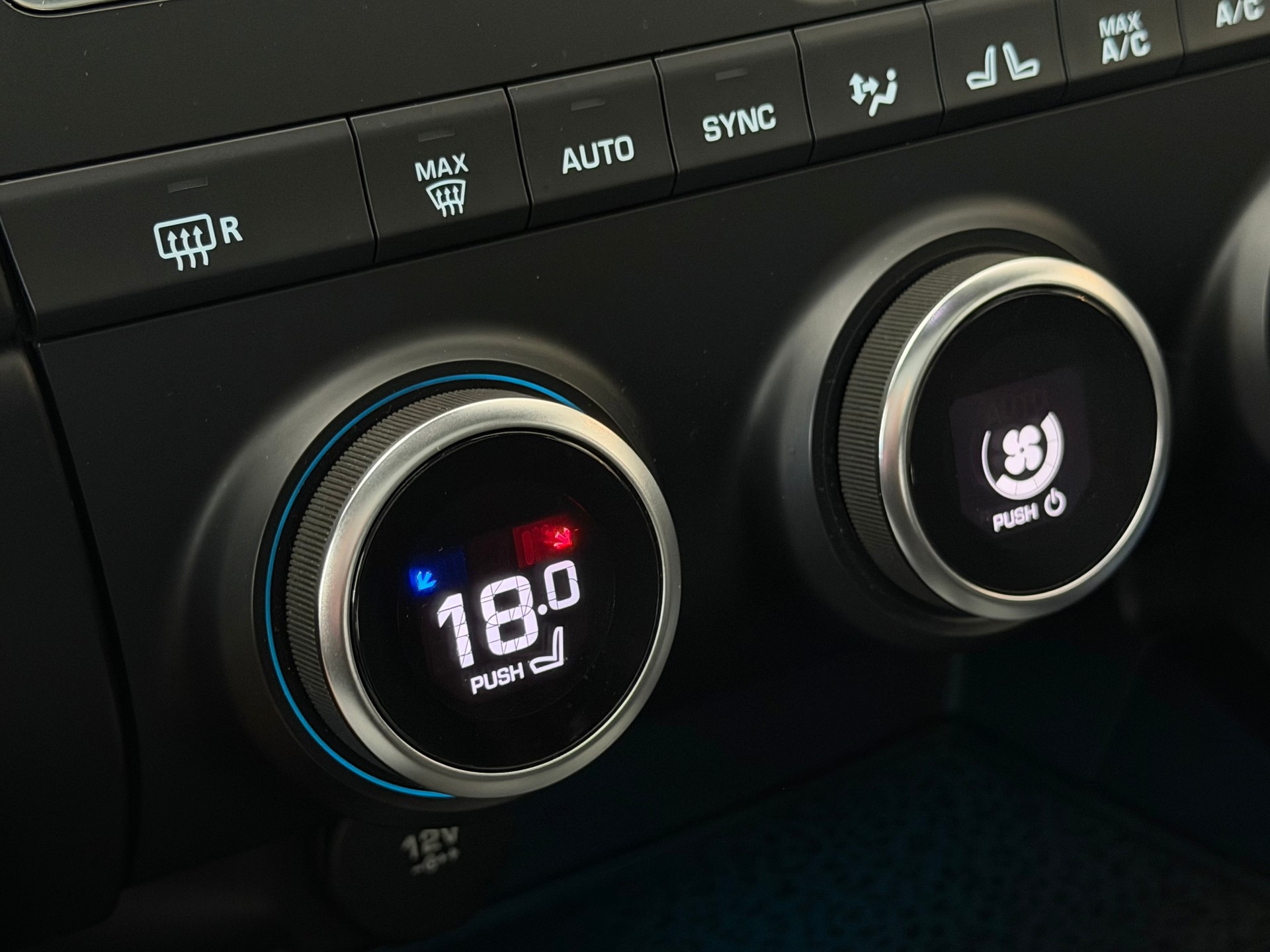 JAGUAR E-Pace 2.0 P250 First Edition R-Dynamic SE AWD Automatik-image-29