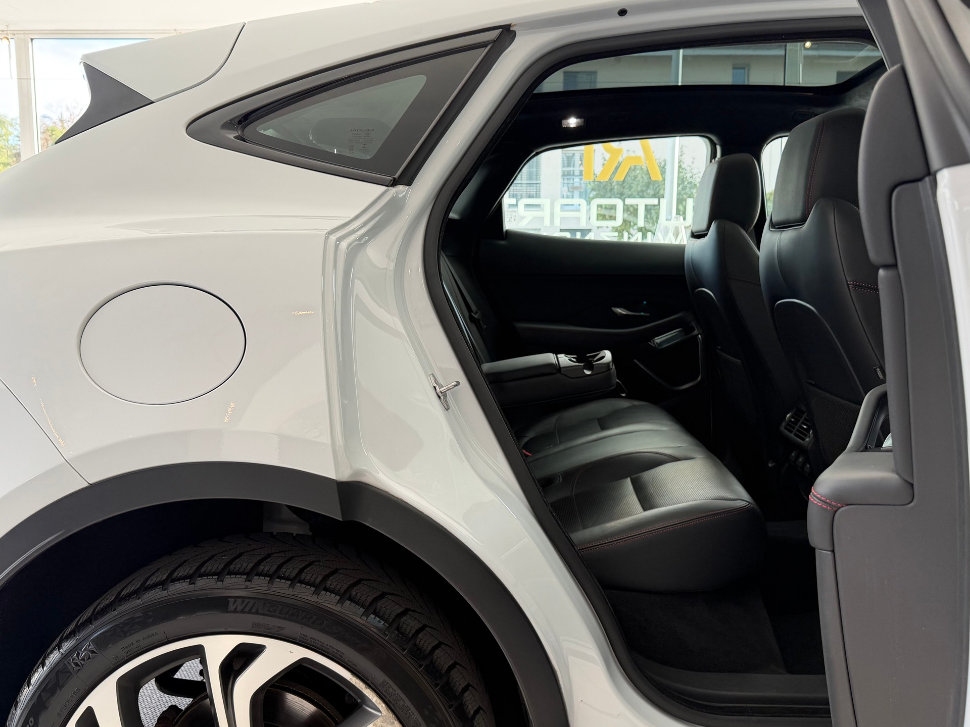 JAGUAR E-Pace 2.0 P250 First Edition R-Dynamic SE AWD Automatik-image-20