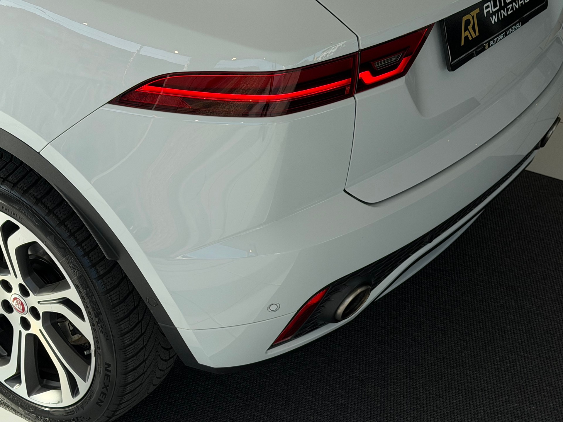 JAGUAR E-Pace 2.0 P250 First Edition R-Dynamic SE AWD Automatik-image-21