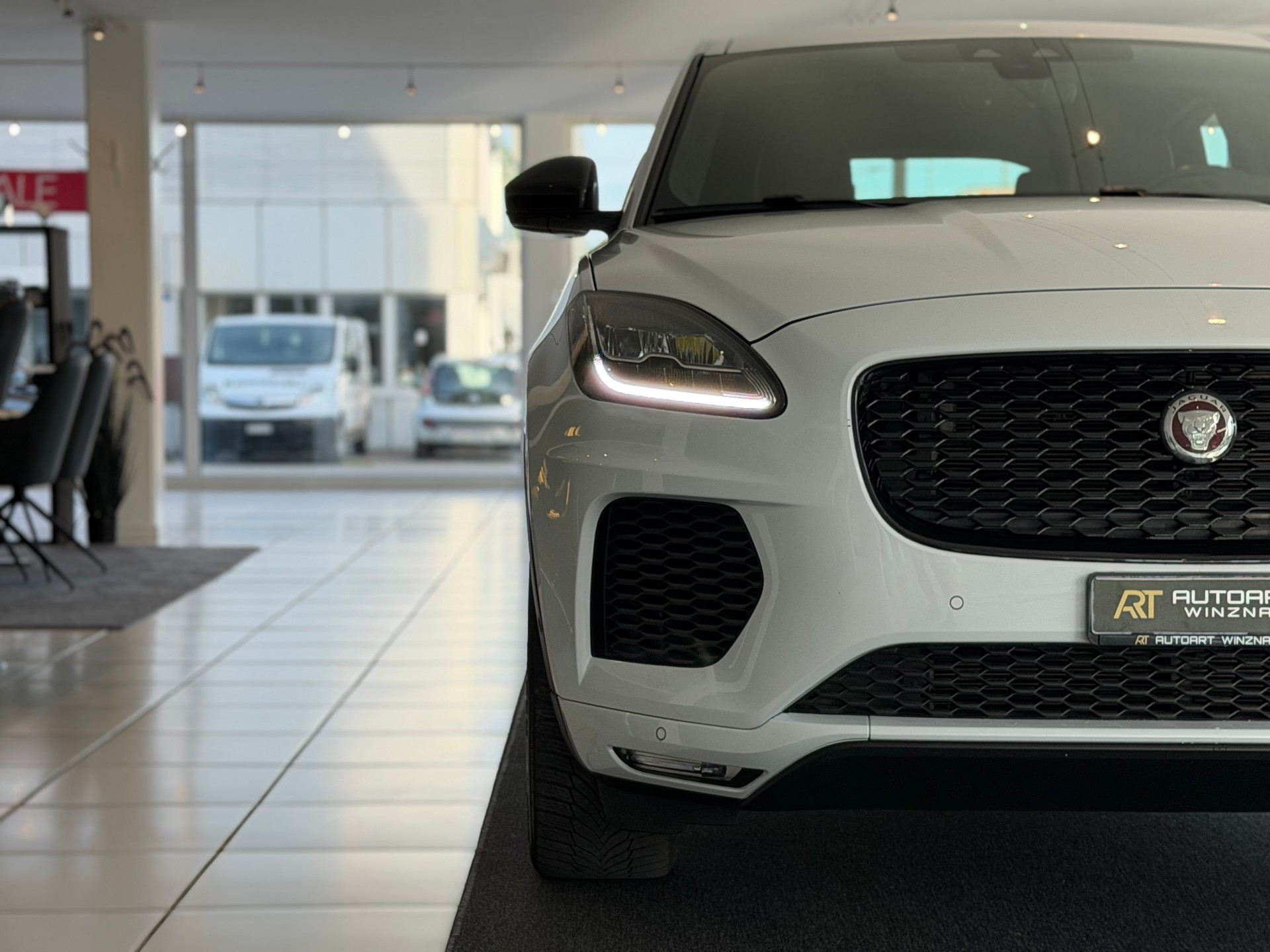 JAGUAR E-Pace 2.0 P250 First Edition R-Dynamic SE AWD Automatik-image-23