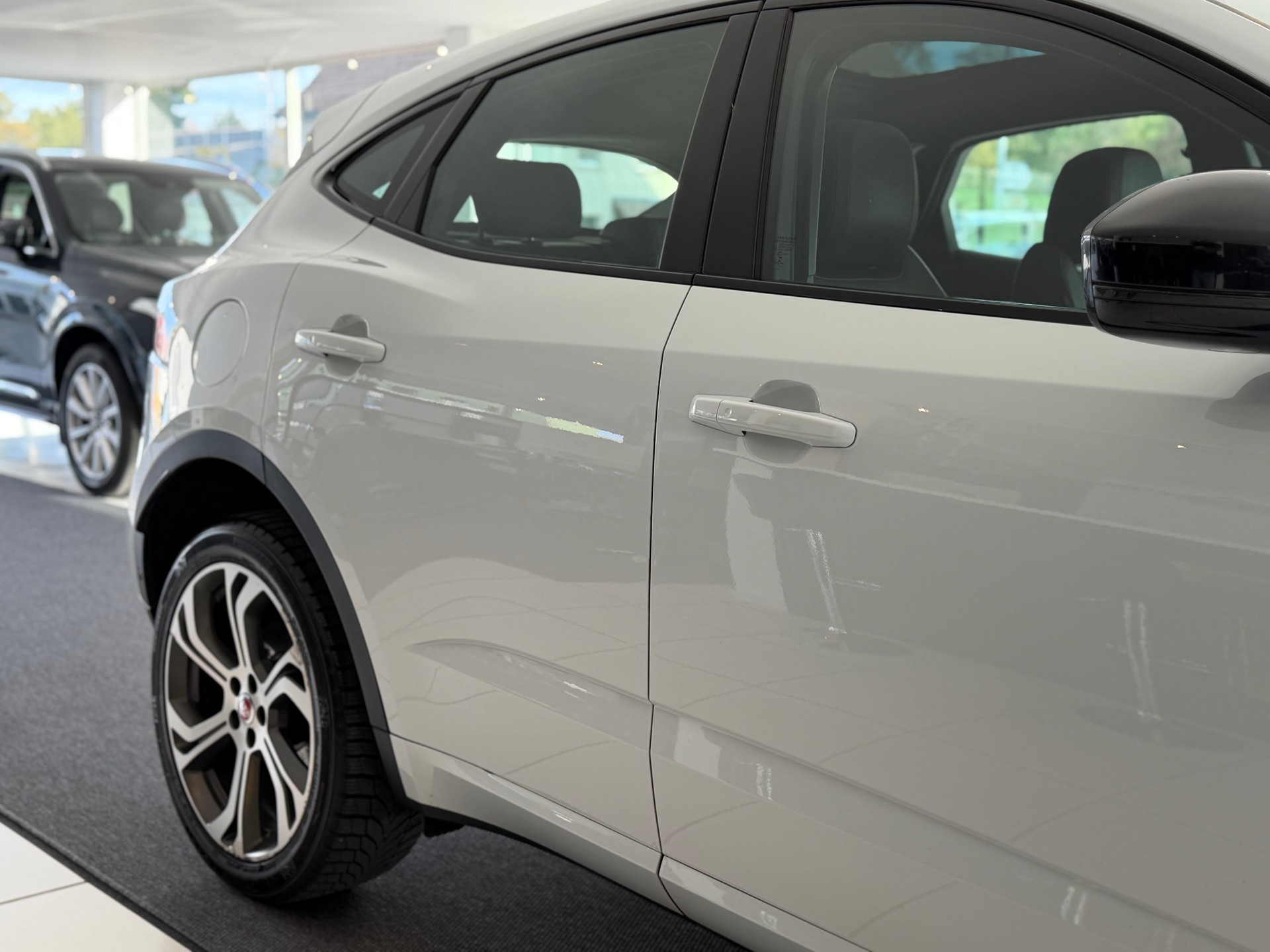 JAGUAR E-Pace 2.0 P250 First Edition R-Dynamic SE AWD Automatik-image-5