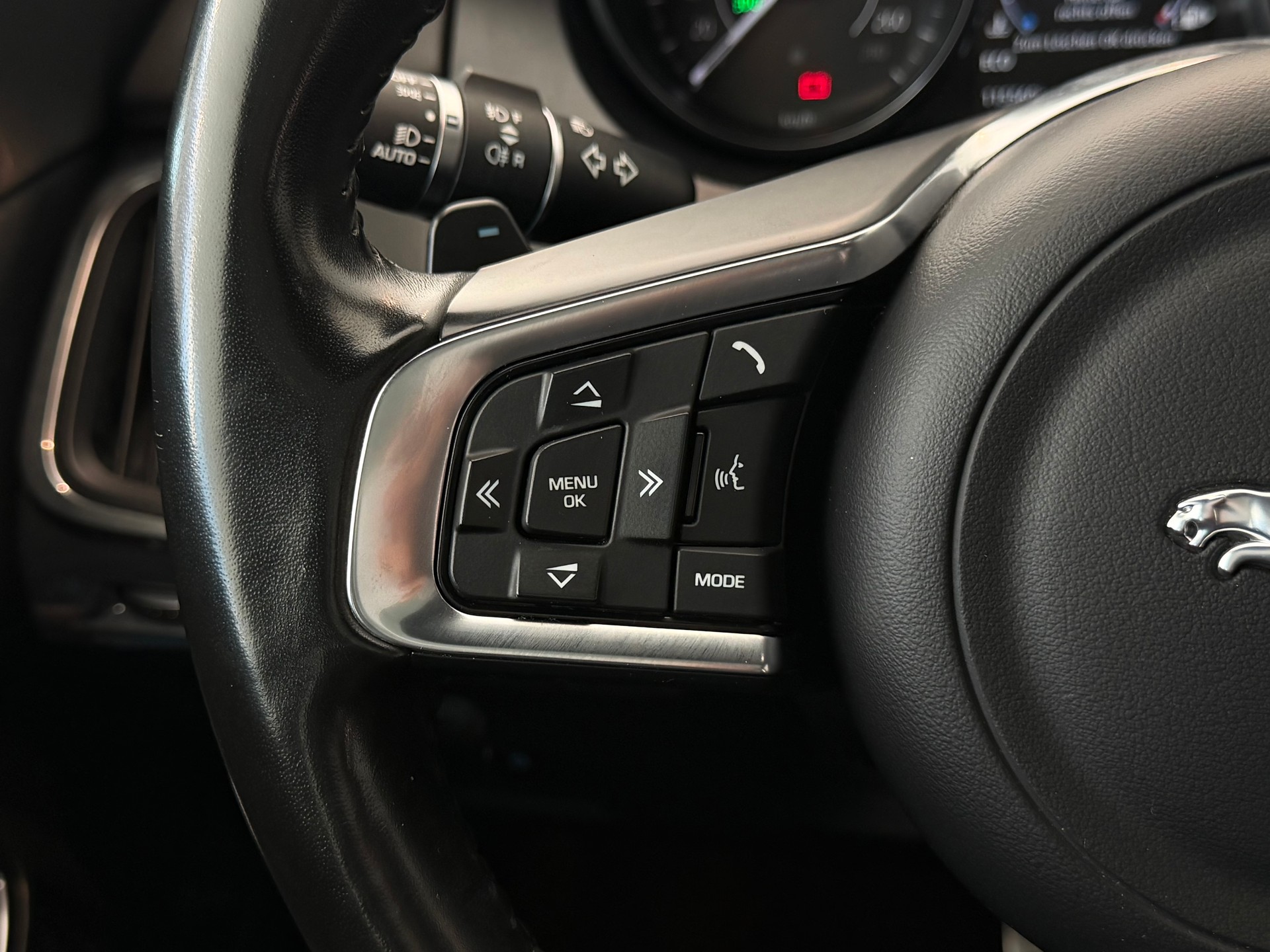 JAGUAR E-Pace 2.0 P250 First Edition R-Dynamic SE AWD Automatik-image-27