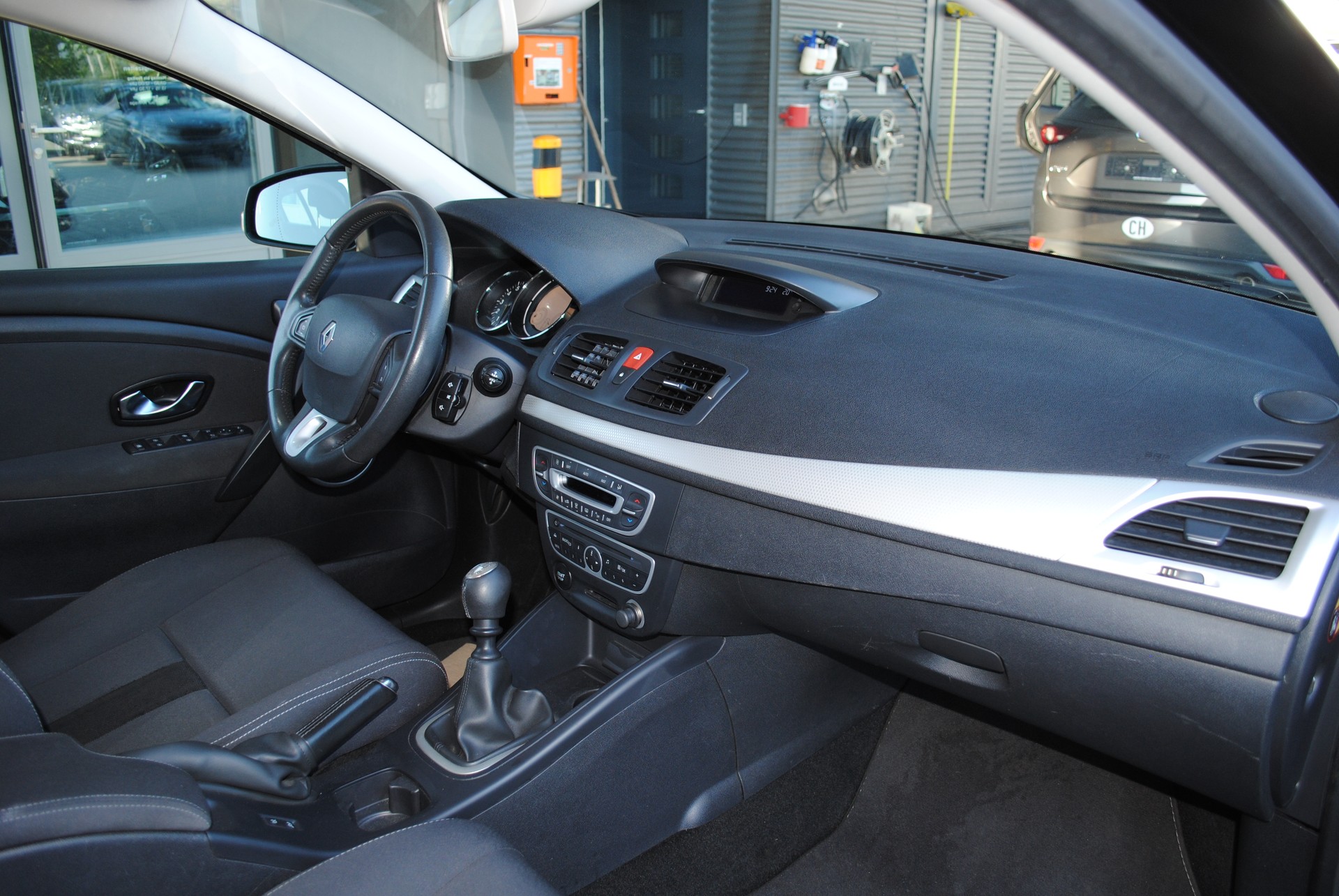 RENAULT Mégane 1.4 16V Turbo Expression-image-12