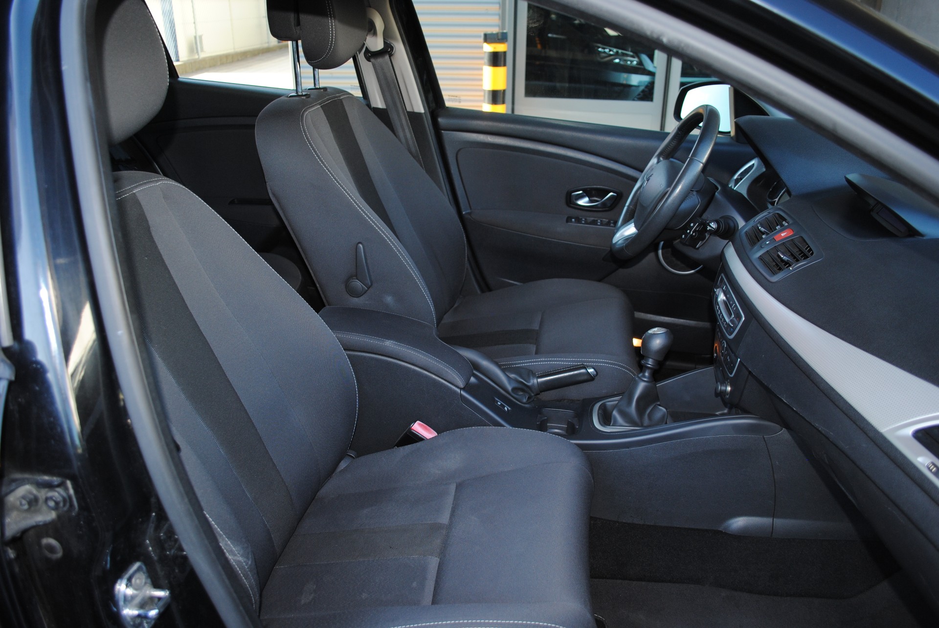 RENAULT Mégane 1.4 16V Turbo Expression-image-13