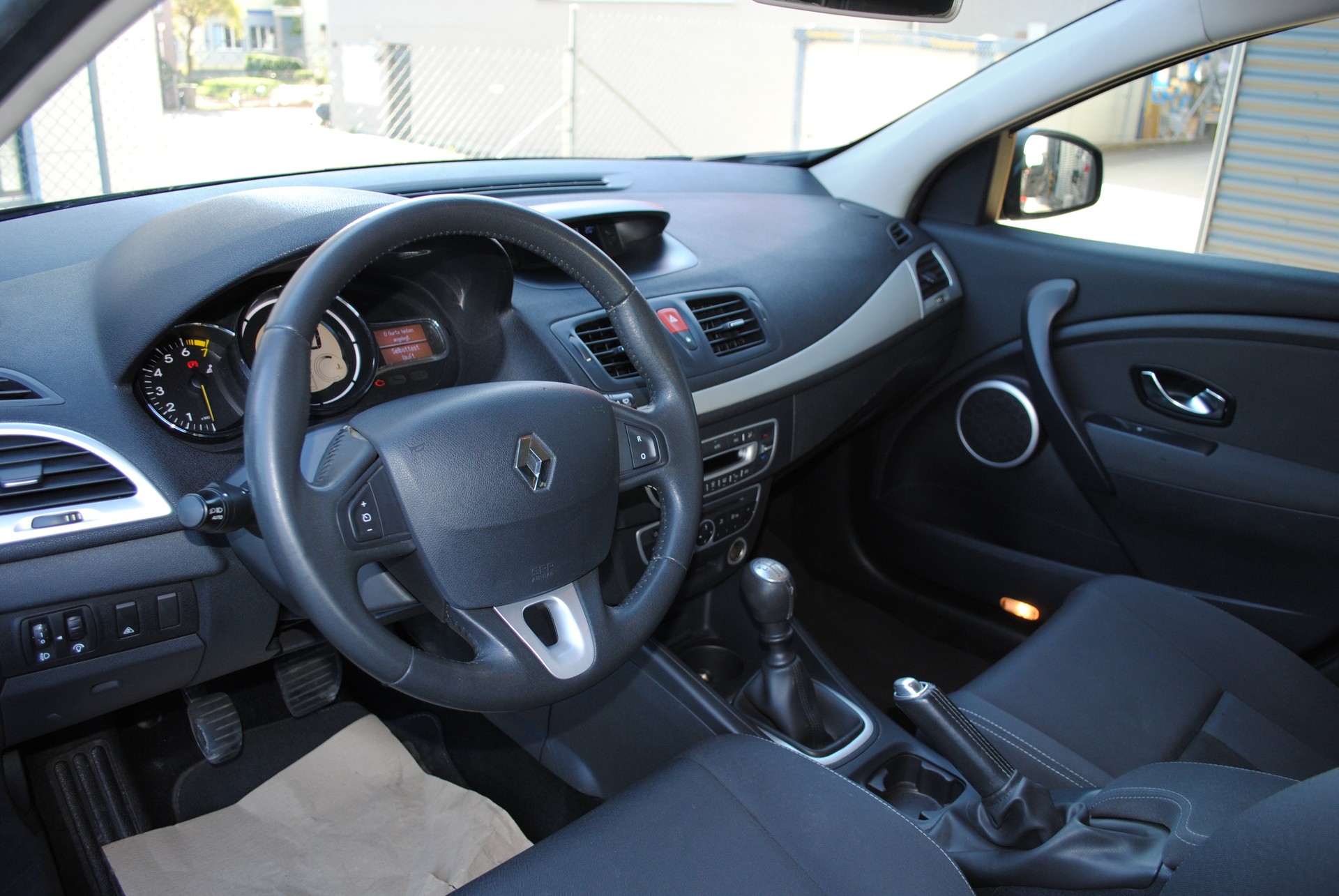 RENAULT Mégane 1.4 16V Turbo Expression-image-10
