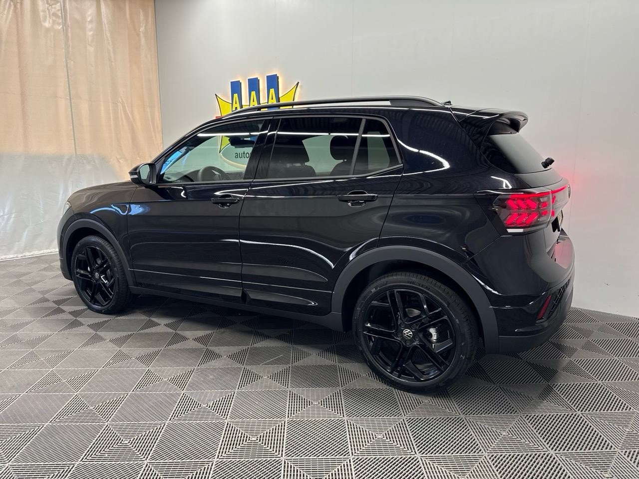 VW T-Cross 1.0TSI R-Line Black Limited 115-image-1