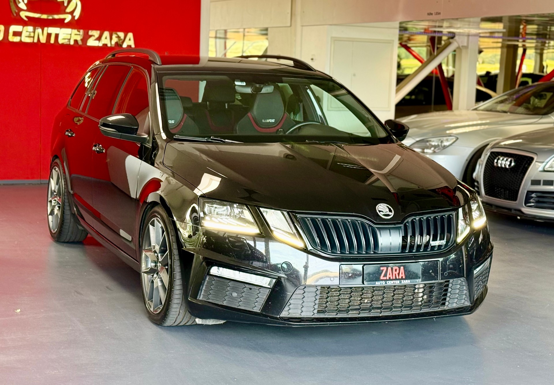 SKODA Octavia Combi 2.0 TDI RS 4x4 DSG-showroom-element-1