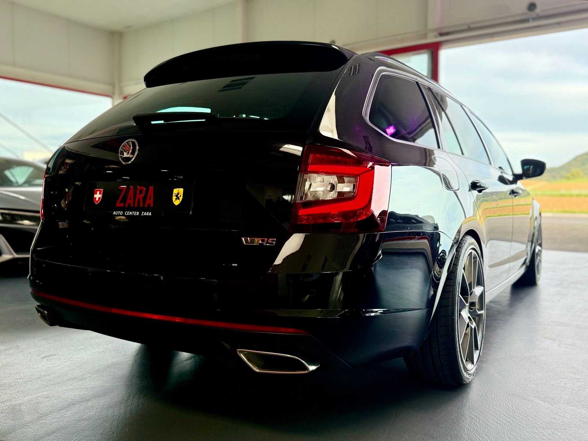 SKODA Octavia Combi 2.0 TDI RS 4x4 DSG-image-14