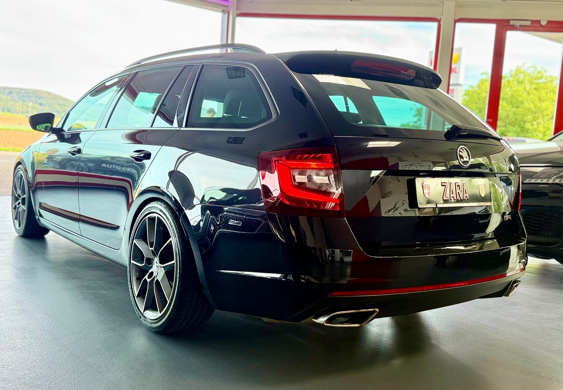 SKODA Octavia Combi 2.0 TDI RS 4x4 DSG-image-10