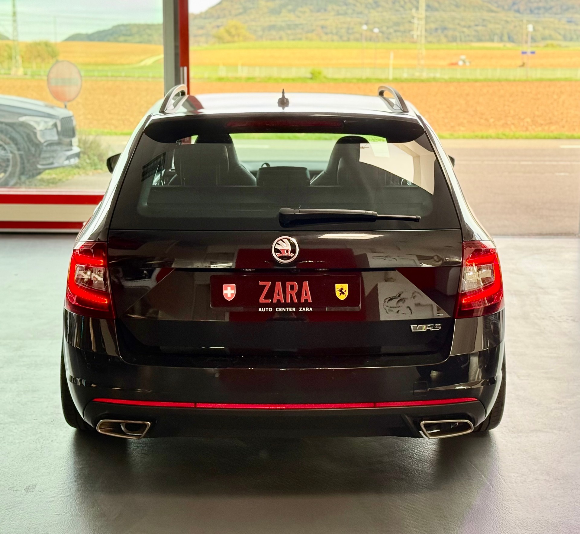 SKODA Octavia Combi 2.0 TDI RS 4x4 DSG-image-11