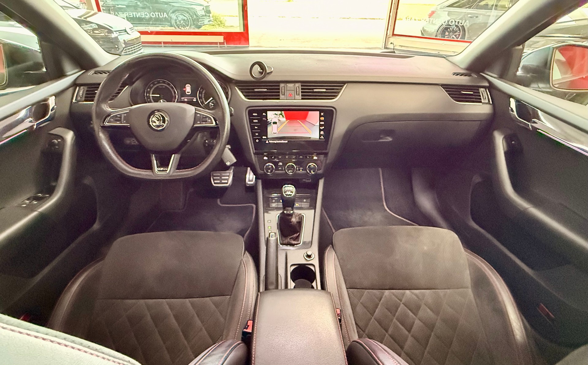 SKODA Octavia Combi 2.0 TDI RS 4x4 DSG-image-23