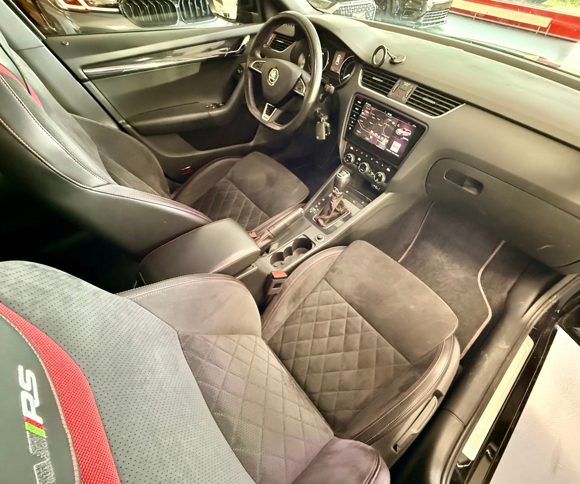 SKODA Octavia Combi 2.0 TDI RS 4x4 DSG-image-21