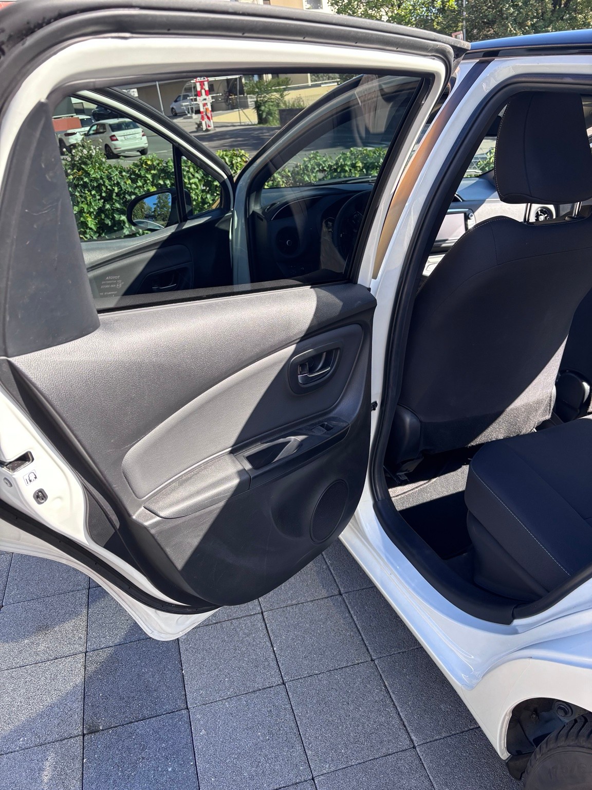 TOYOTA 1.5 VVT-i HSD Premium-image-8
