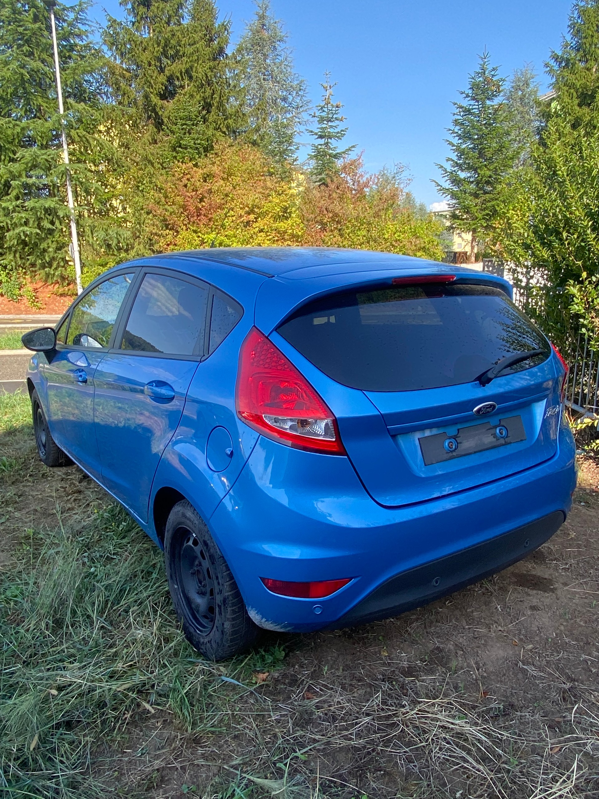 FORD Fiesta 1.4 16V Titanium-image-2