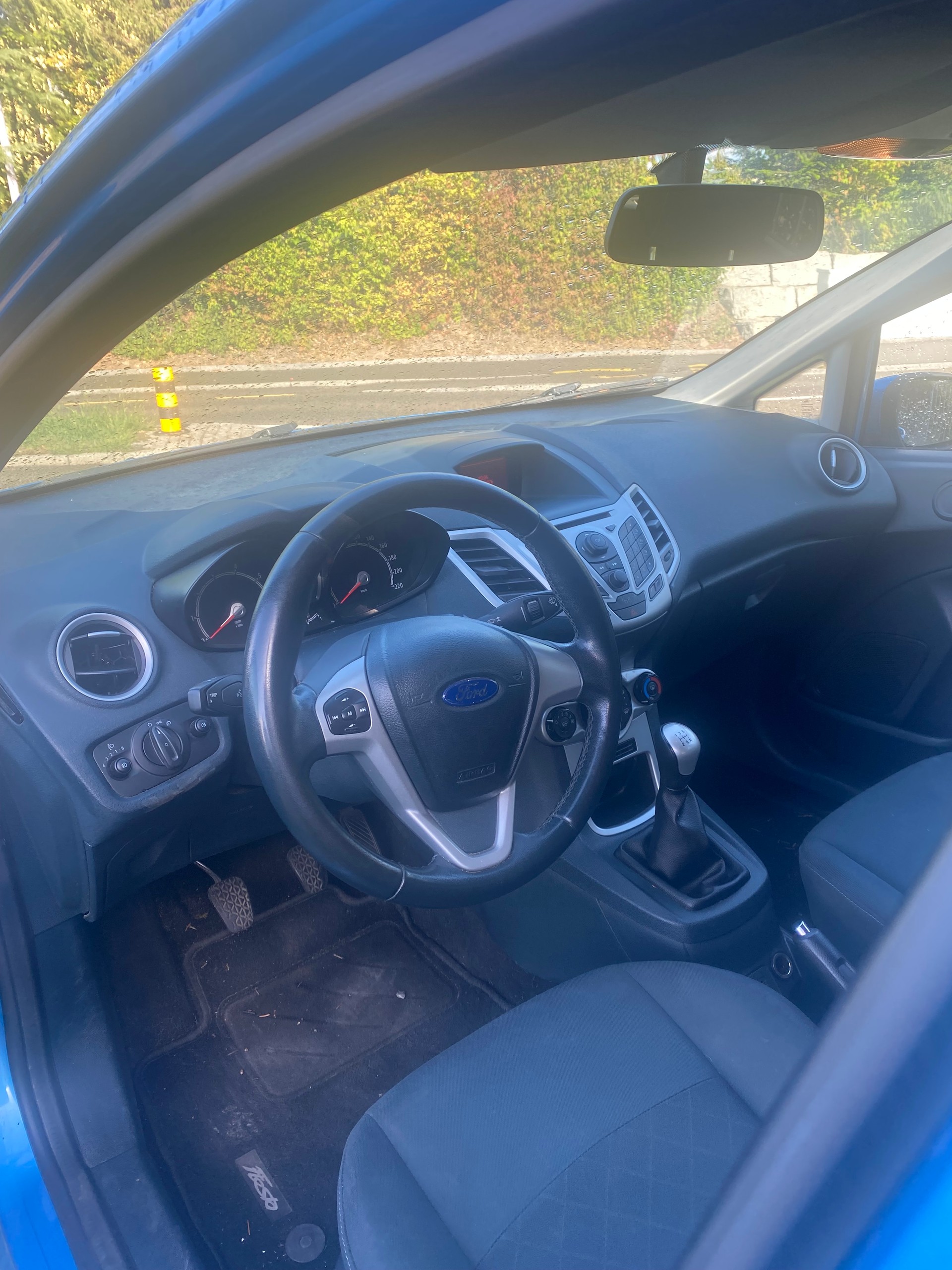 FORD Fiesta 1.4 16V Titanium-image-3