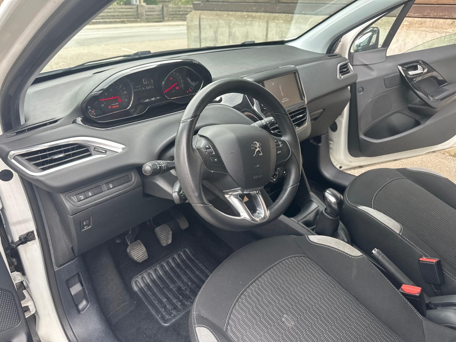 PEUGEOT 208 1.2 VTI Access-image-8