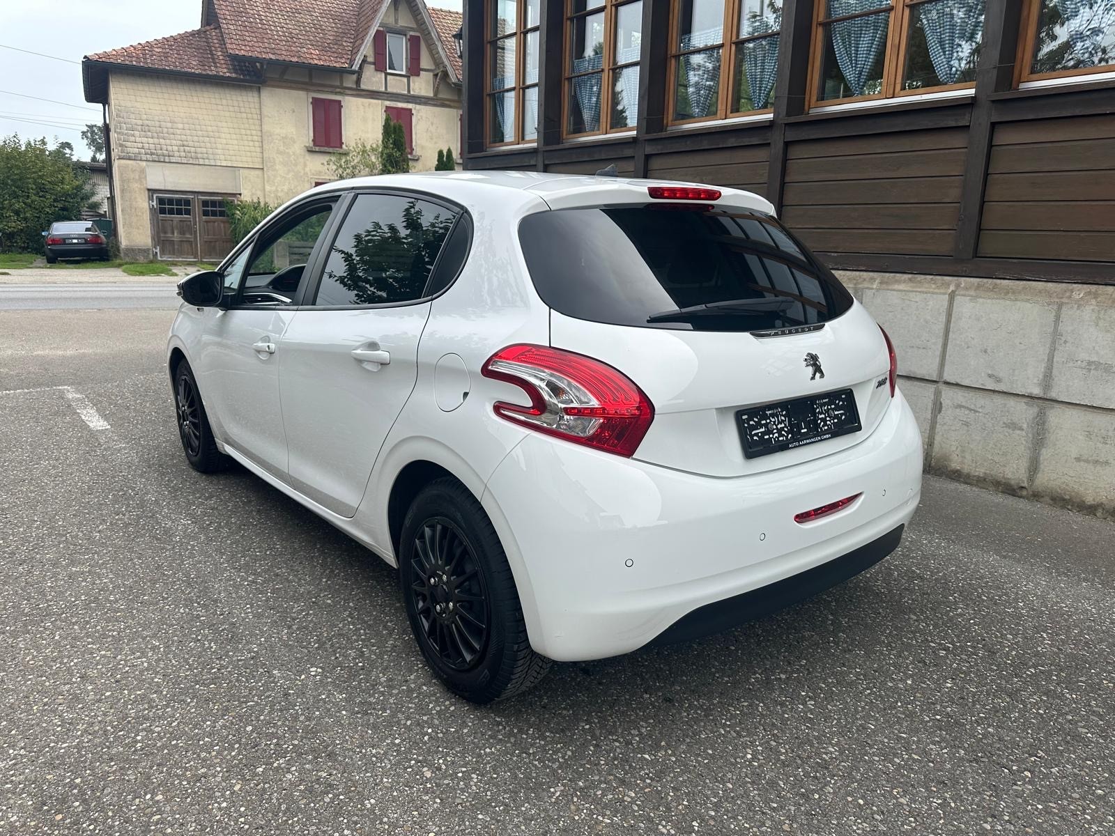 PEUGEOT 208 1.2 VTI Access-image-2