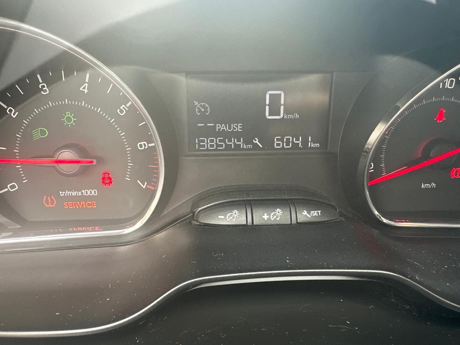 PEUGEOT 208 1.2 VTI Access-image-11
