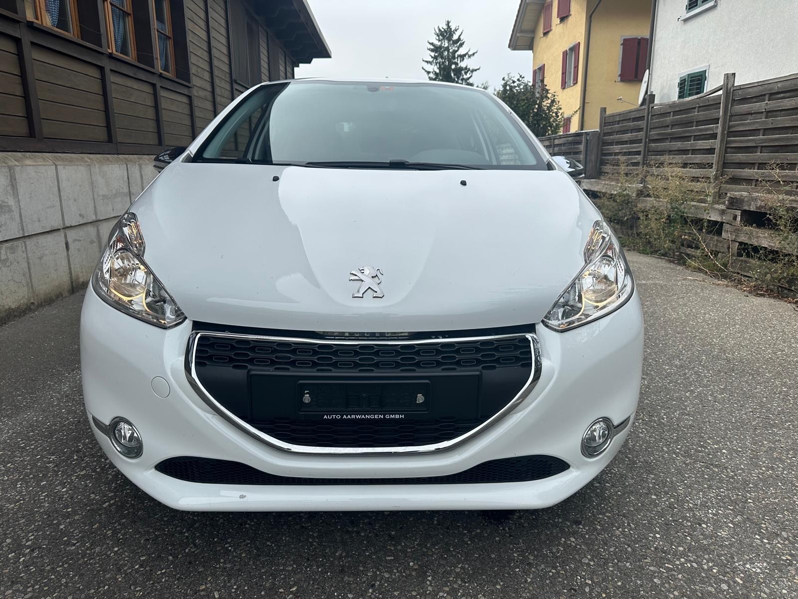 PEUGEOT 208 1.2 VTI Access-image-4
