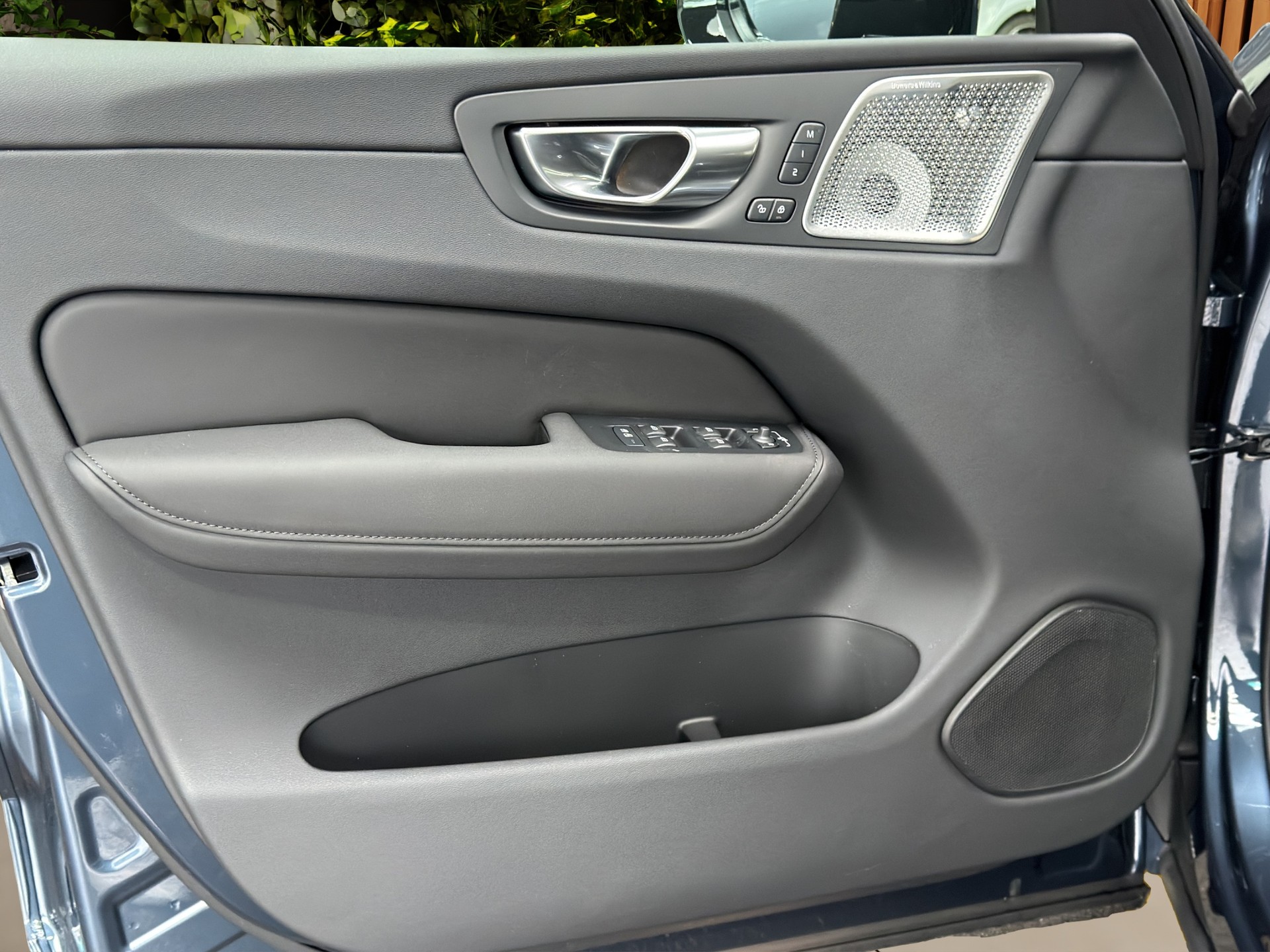 VOLVO XC60 2.0 T8 TE Ultra Dark eAWD-image-14