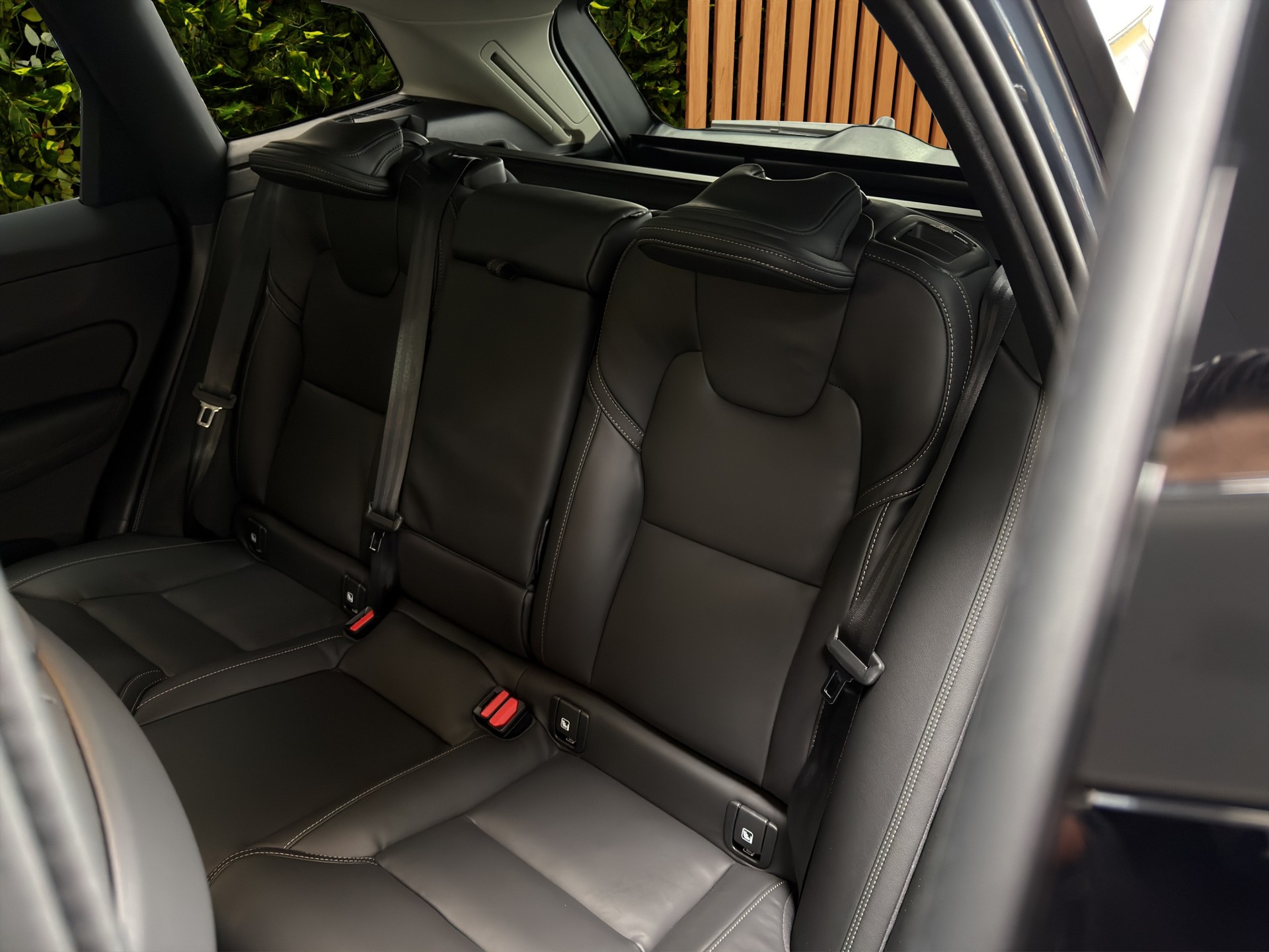 VOLVO XC60 2.0 T8 TE Ultra Dark eAWD-image-9
