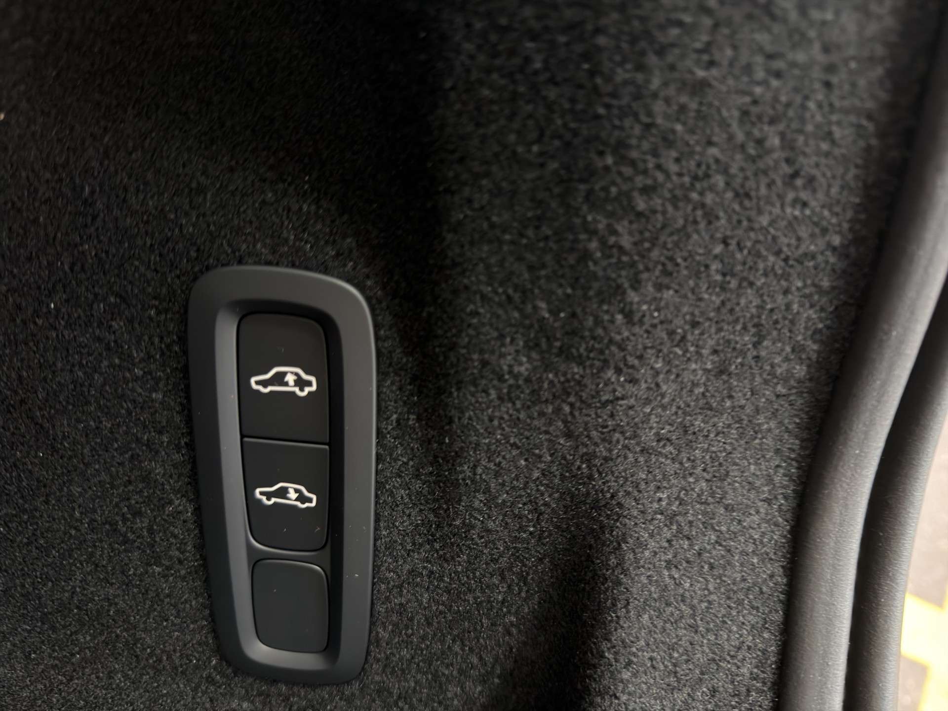 VOLVO XC60 2.0 T8 TE Ultra Dark eAWD-image-19