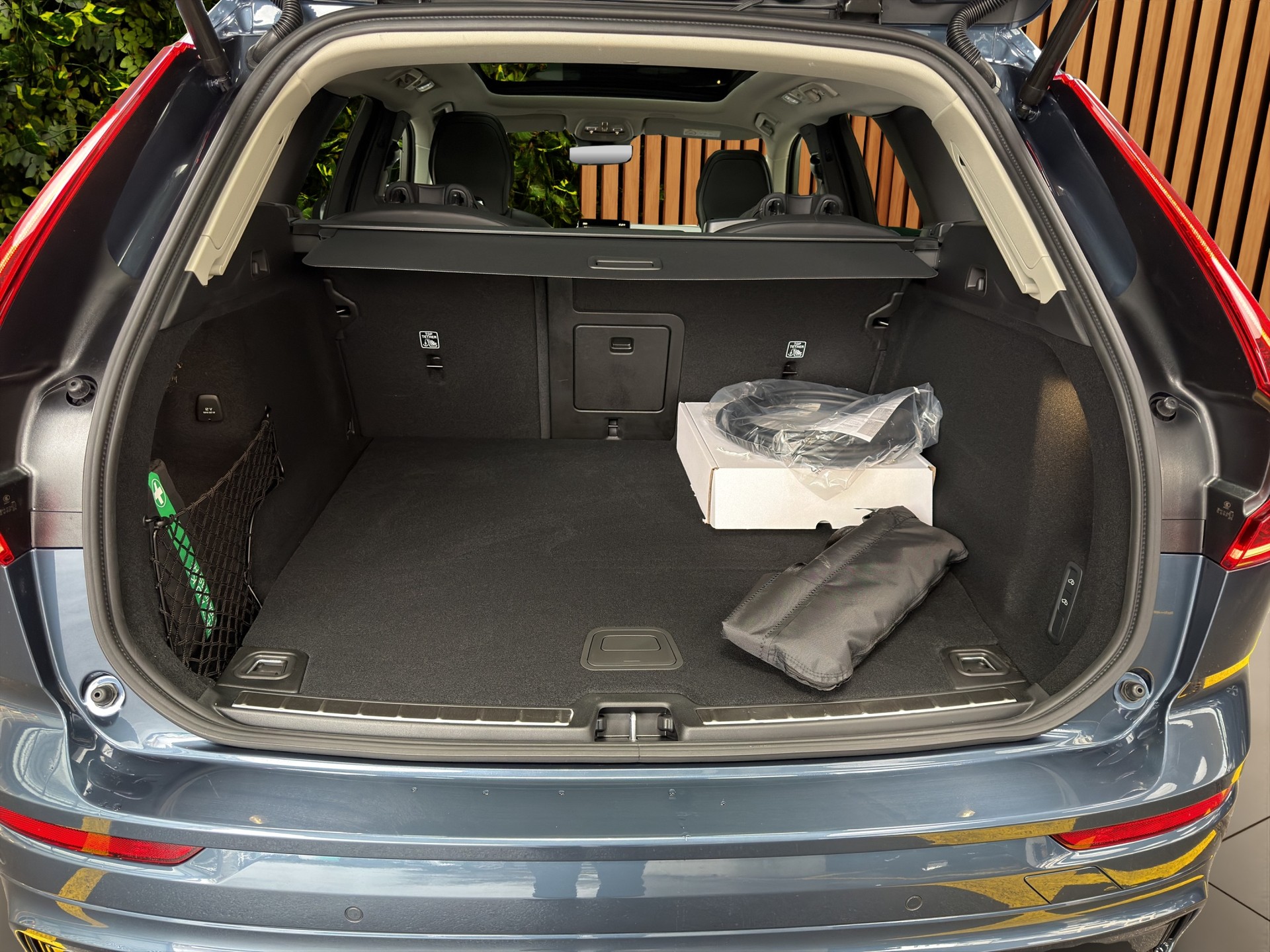 VOLVO XC60 2.0 T8 TE Ultra Dark eAWD-image-17