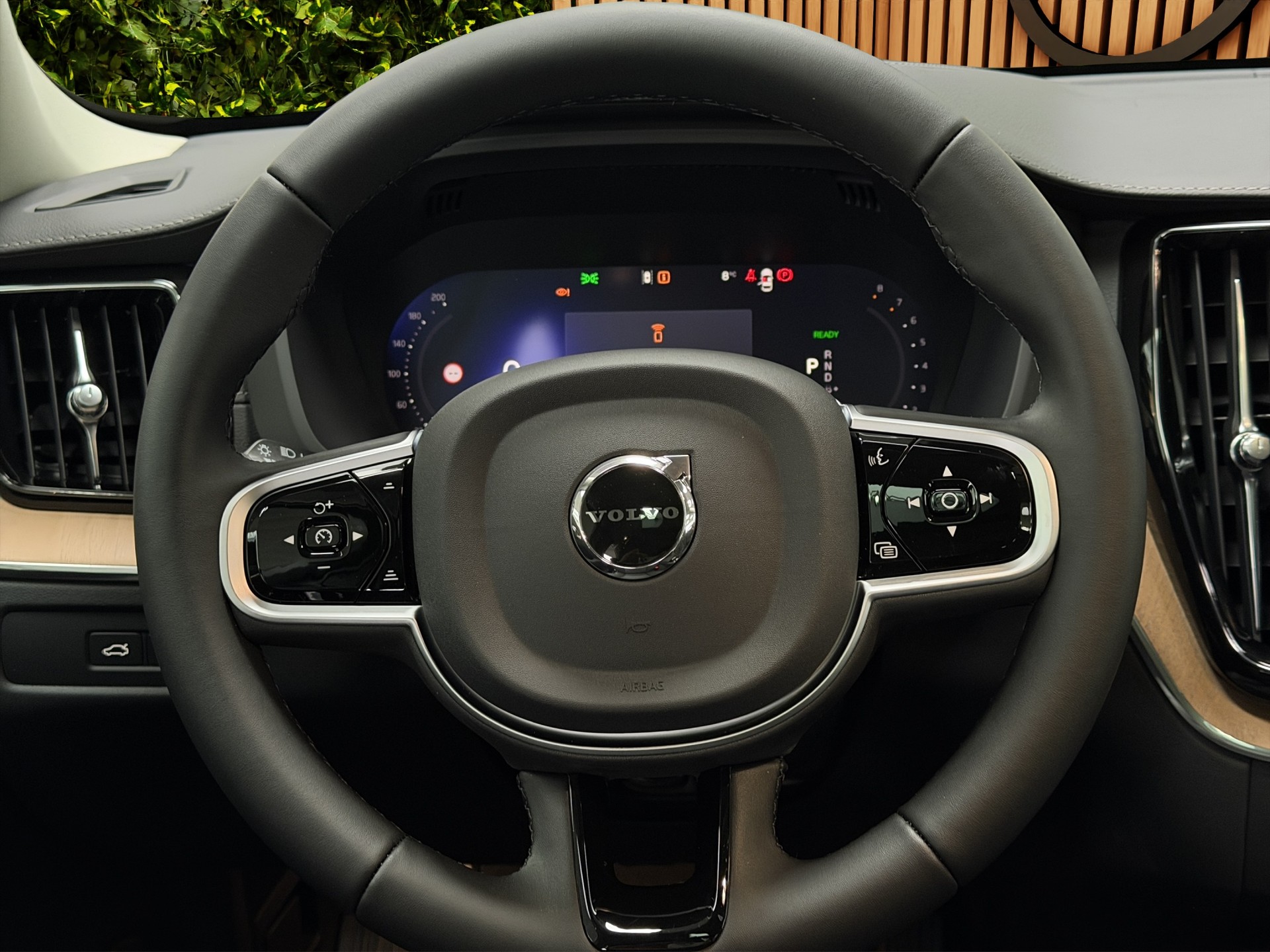 VOLVO XC60 2.0 T8 TE Ultra Dark eAWD-image-11