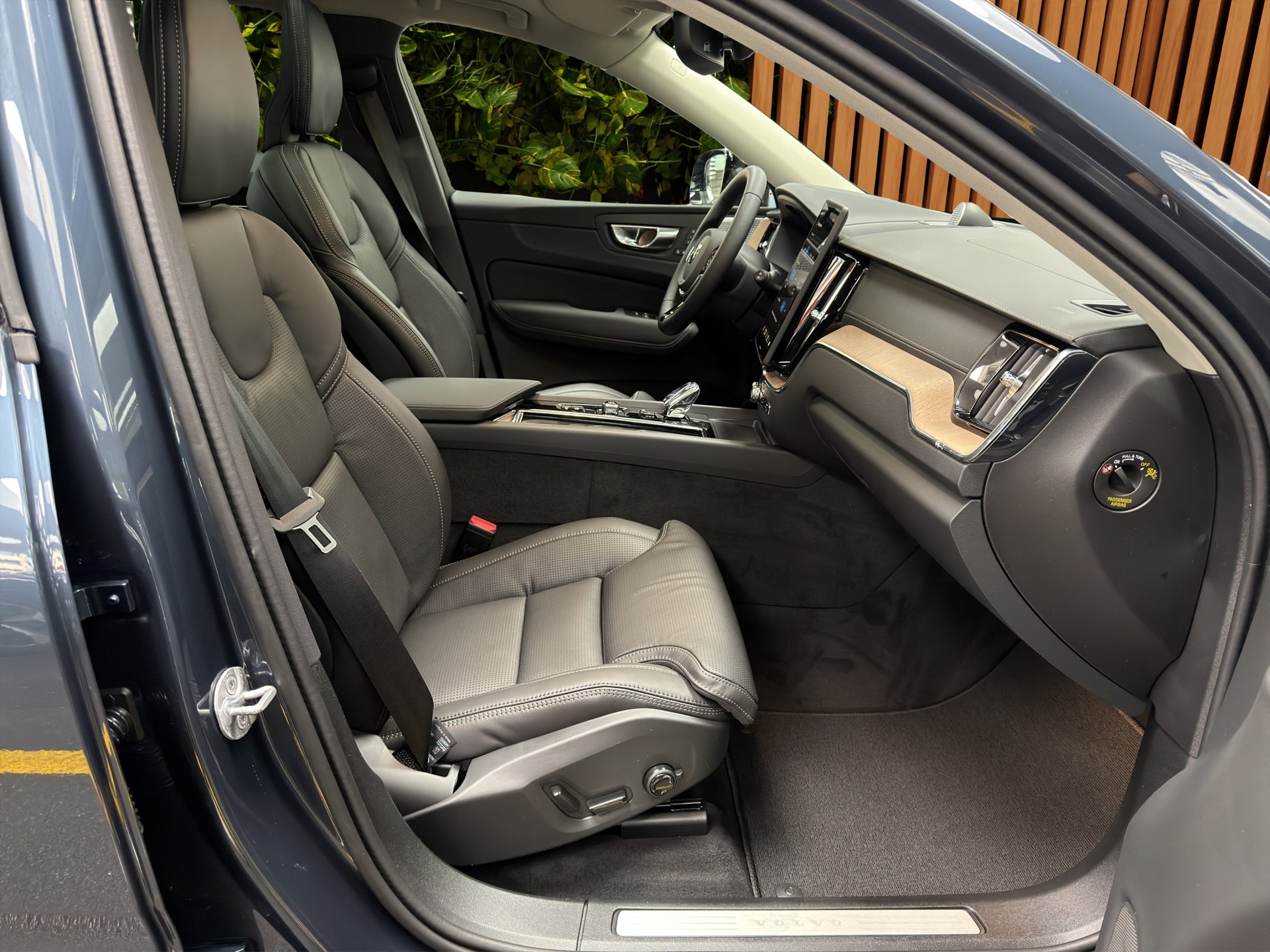 VOLVO XC60 2.0 T8 TE Ultra Dark eAWD-image-15