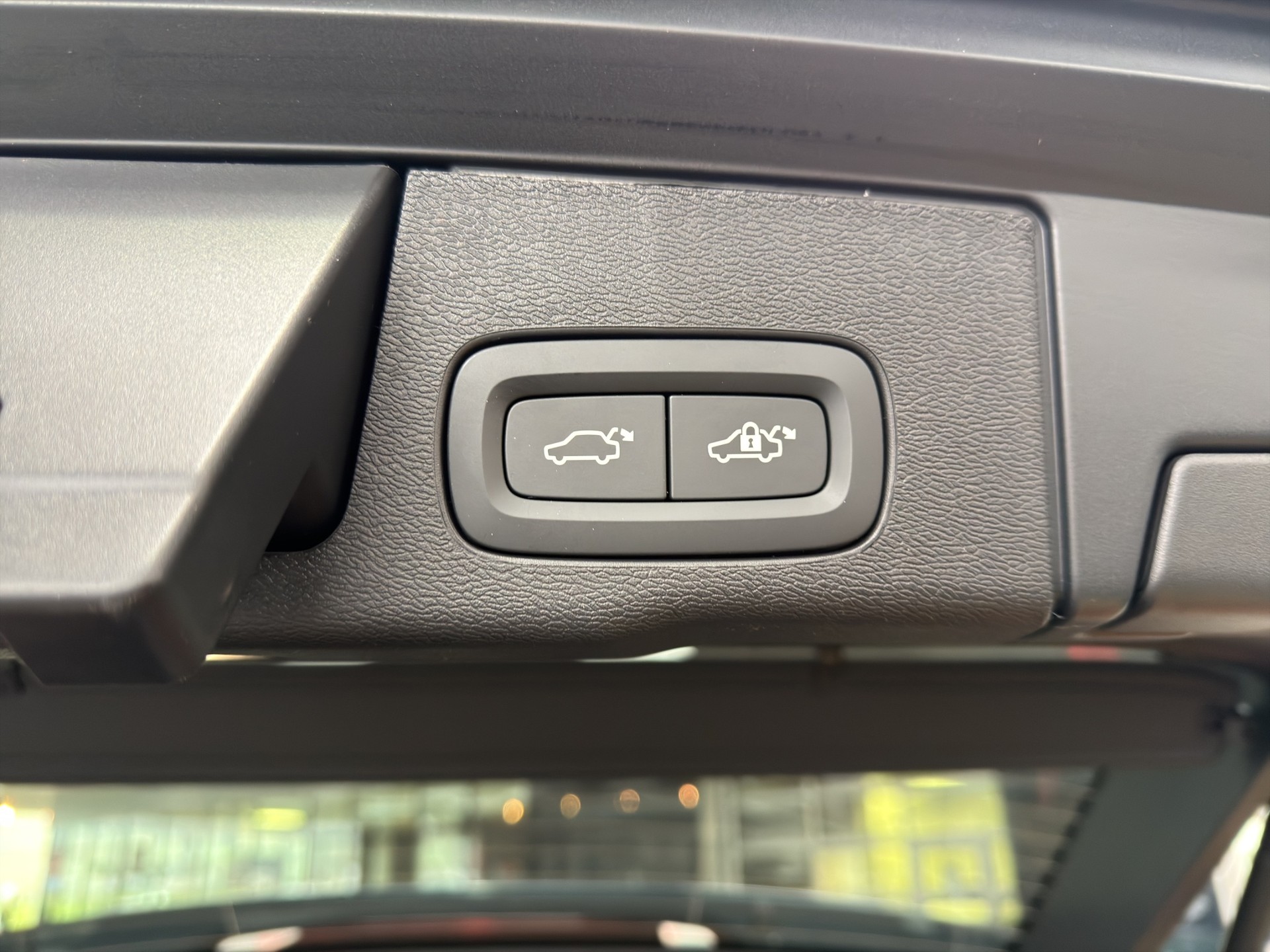 VOLVO XC60 2.0 T8 TE Ultra Dark eAWD-image-18