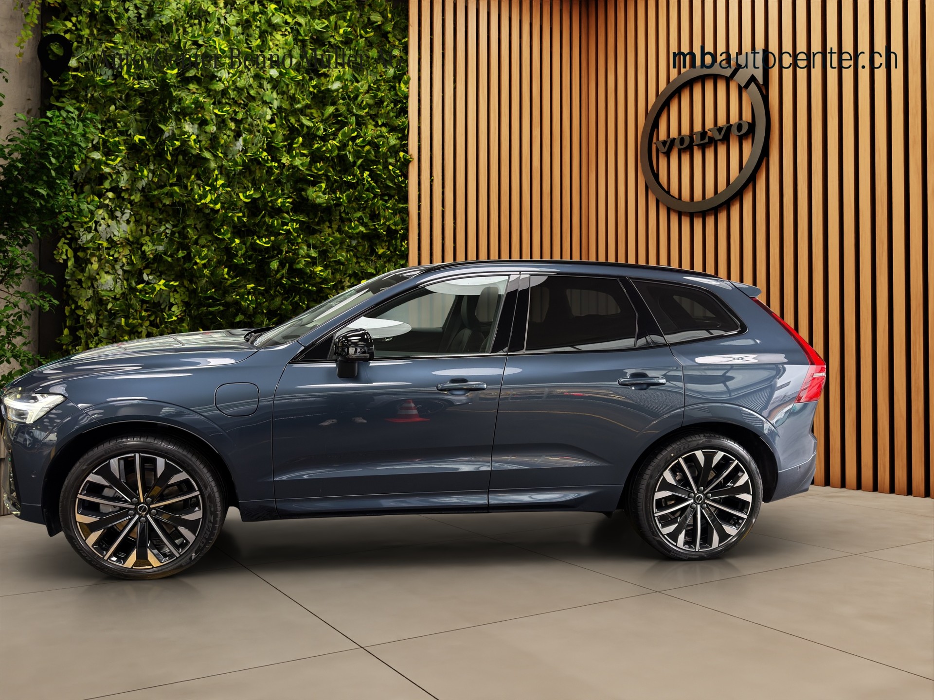 VOLVO XC60 2.0 T8 TE Ultra Dark eAWD-image-1