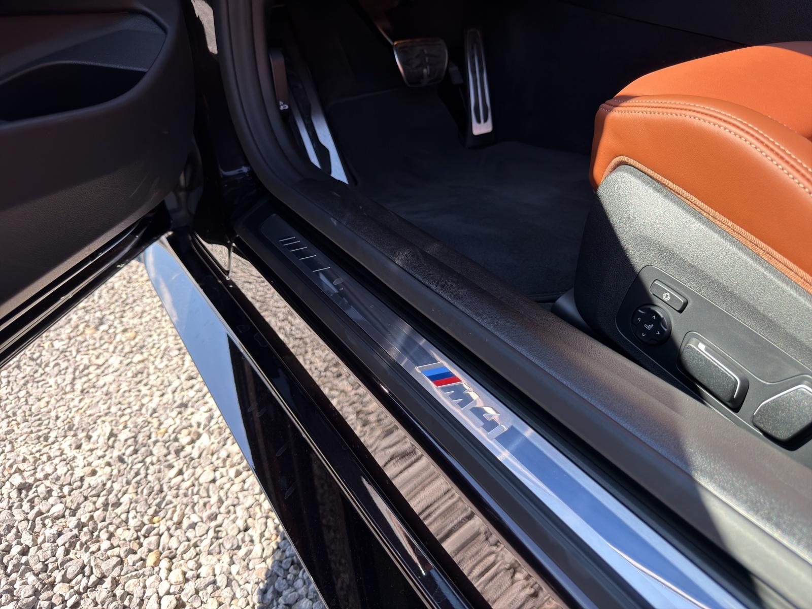 BMW M4 Competition M xDrive Cabrio-image-21
