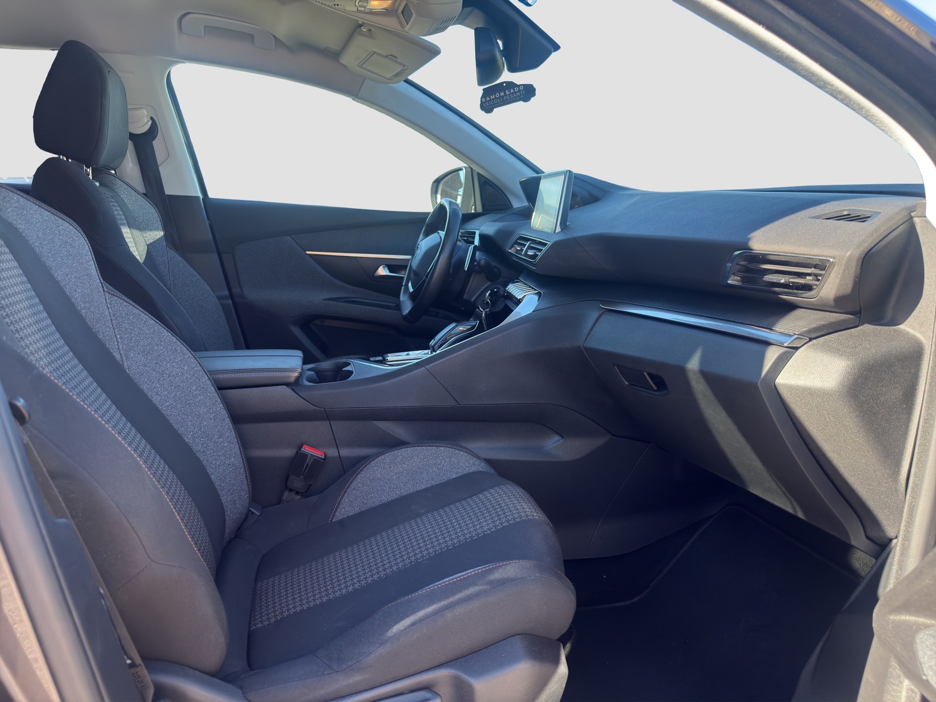 PEUGEOT 5008 1.5 BlueHDi GT Line EAT ** Frisch ab MFK und Service ** Anhängerkupplung **-image-10
