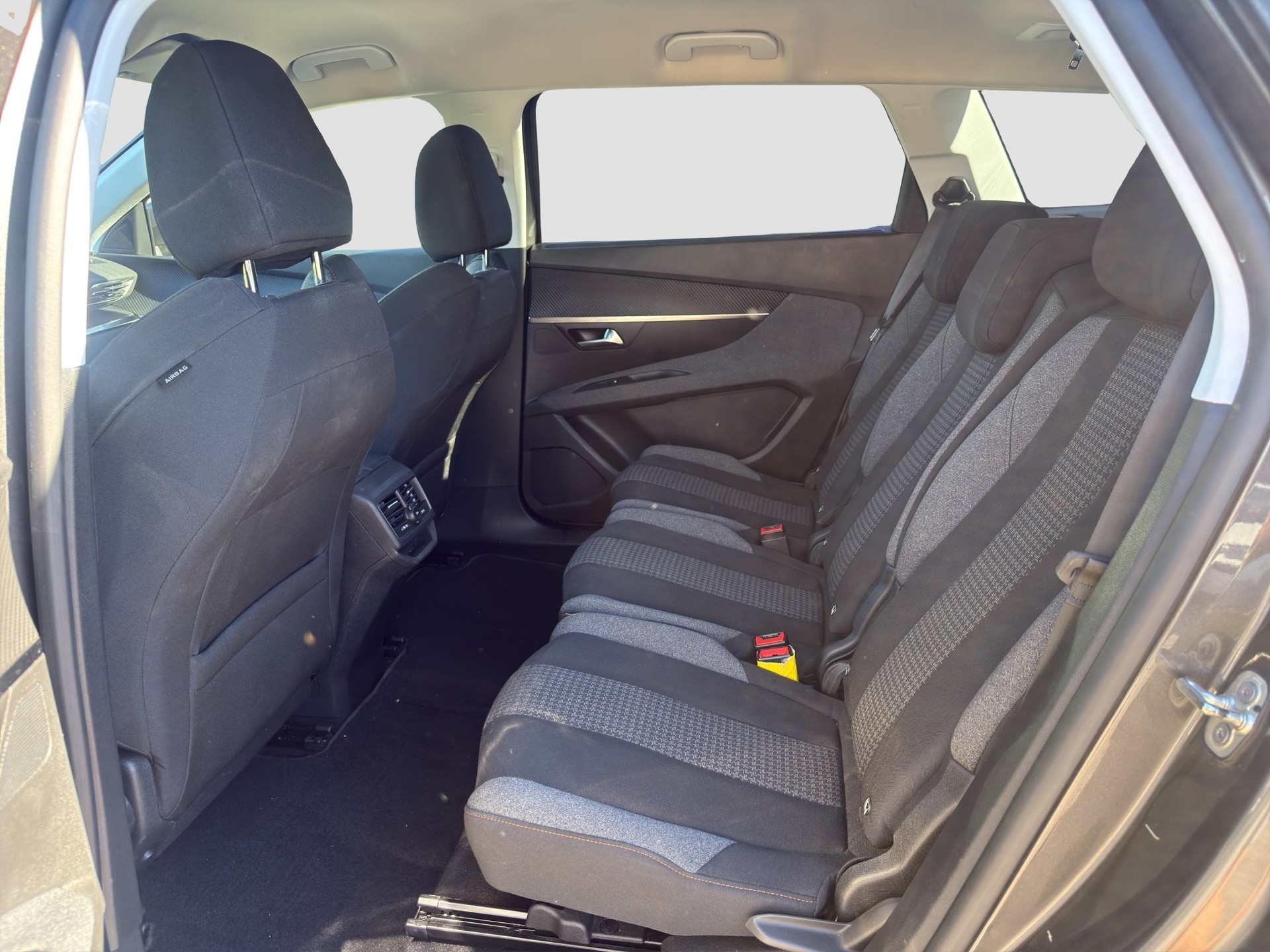 PEUGEOT 5008 1.5 BlueHDi GT Line EAT ** Frisch ab MFK und Service ** Anhängerkupplung **-image-11