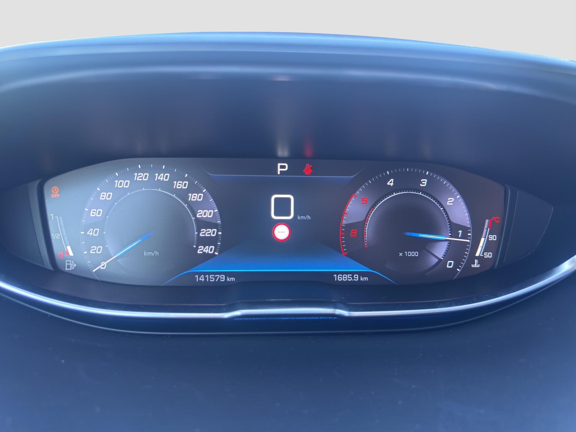 PEUGEOT 5008 1.5 BlueHDi GT Line EAT ** Frisch ab MFK und Service ** Anhängerkupplung **-image-12