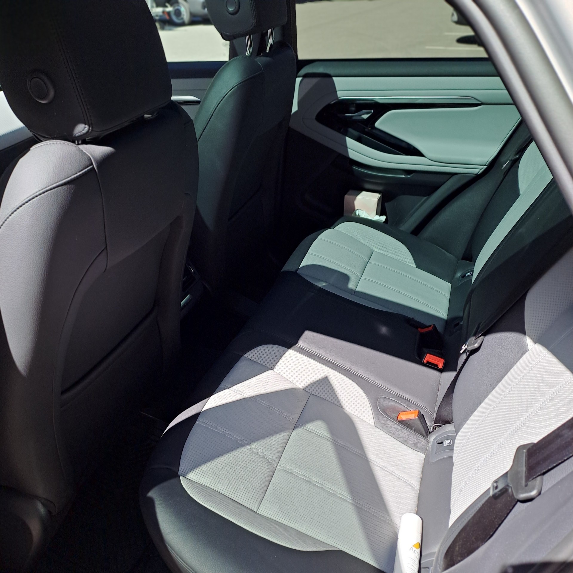 LAND ROVER 2.0 T R-Dynamic S-image-3