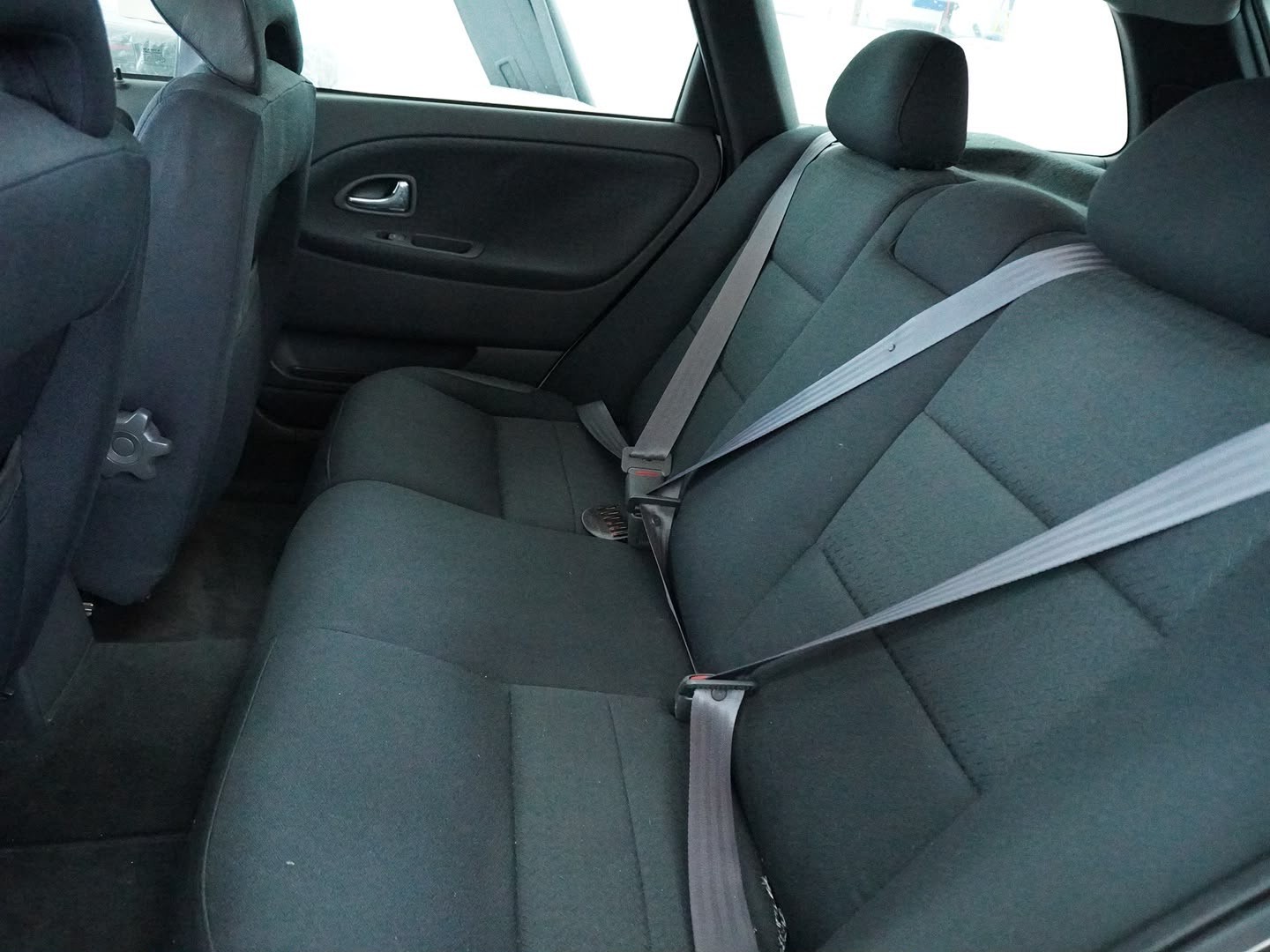 VOLVO V40 2.0T-image-3