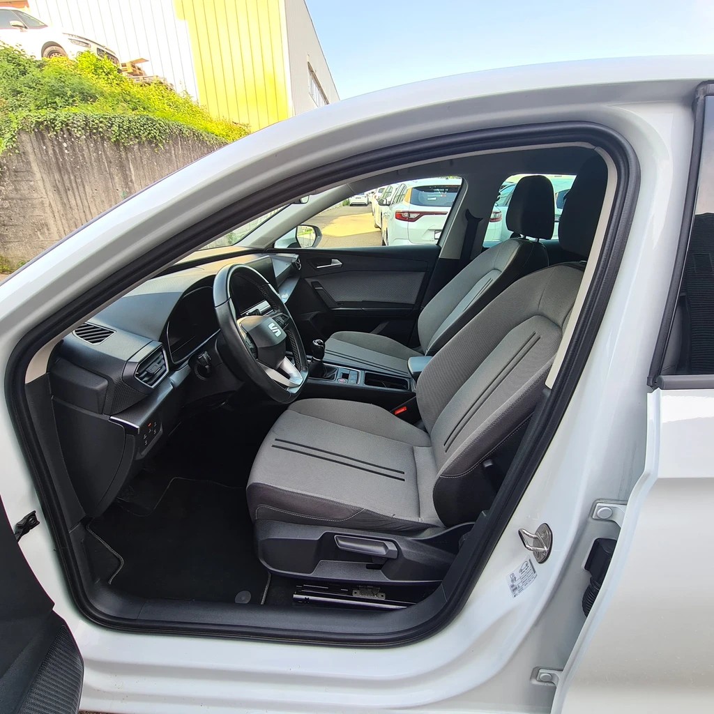 SEAT Leon 1.5 Eco TSI Style ** 130 PS ** Navigationssystem ** PDC Hinten ** Tempomat ** Abstandsregelsysteme ** Ab Service **-image-9