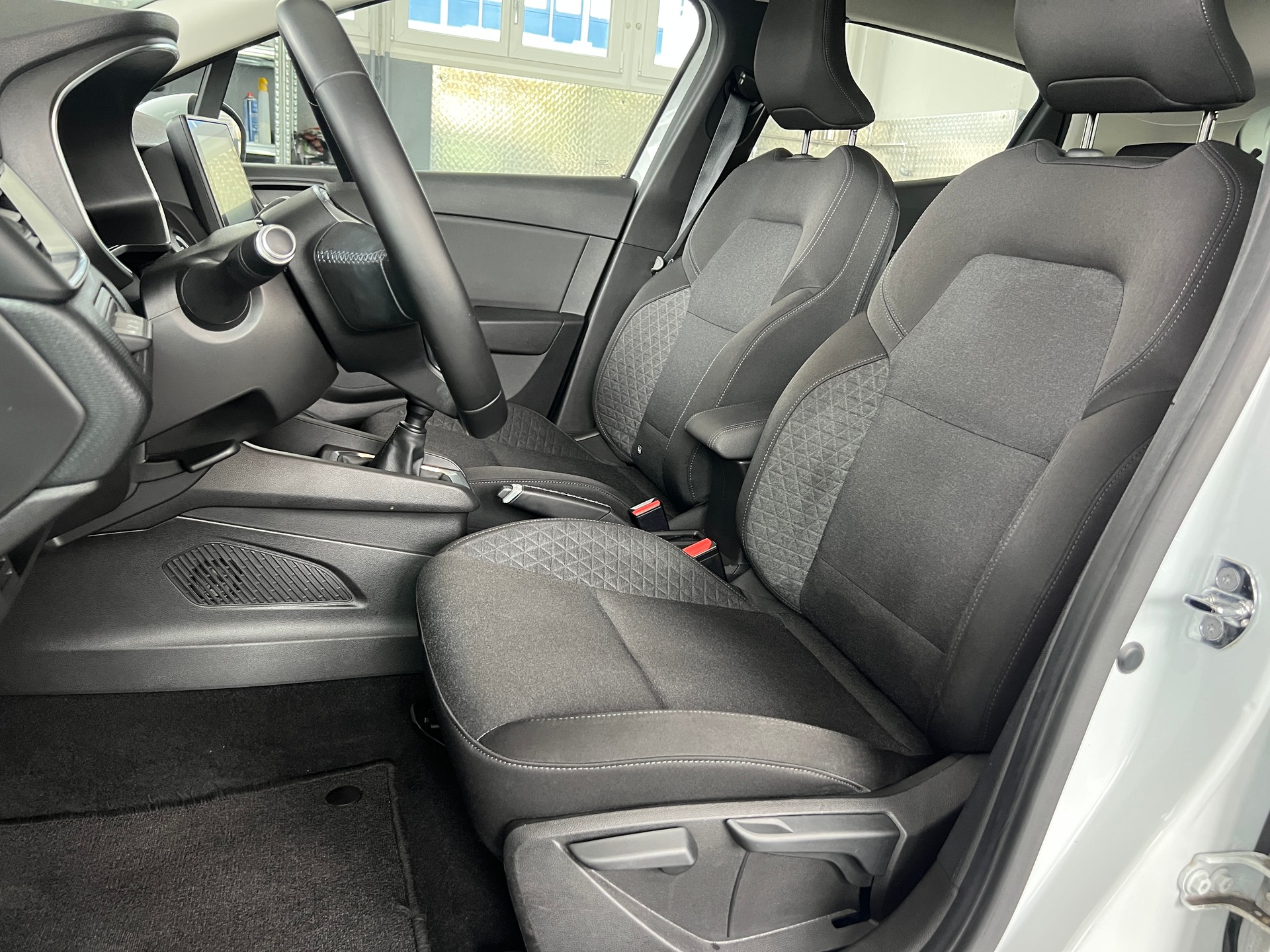 RENAULT Clio 1.0 Intens-image-5