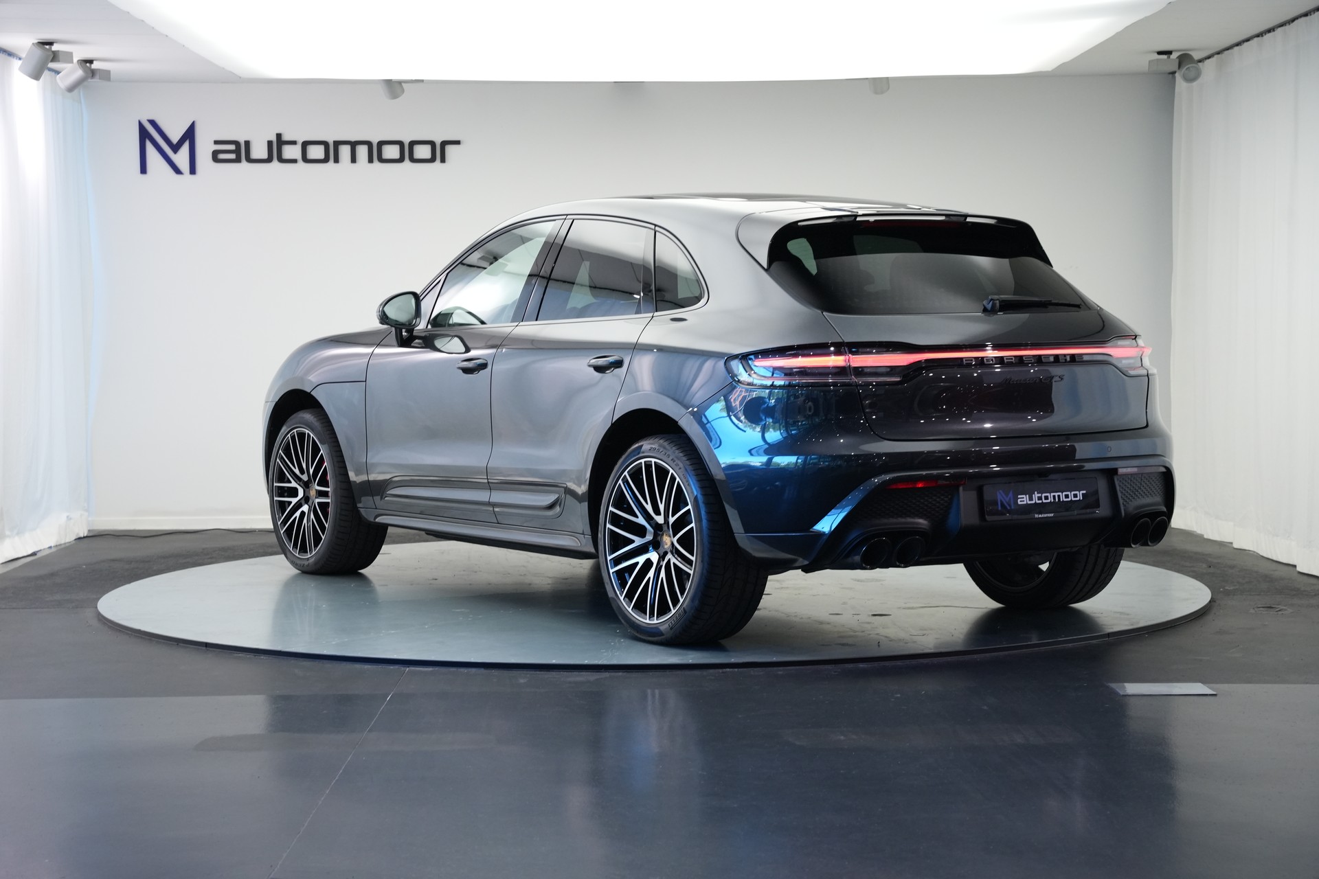 PORSCHE Macan GTS PDK *CH-Fahrzeug* *Panorama*-image-5