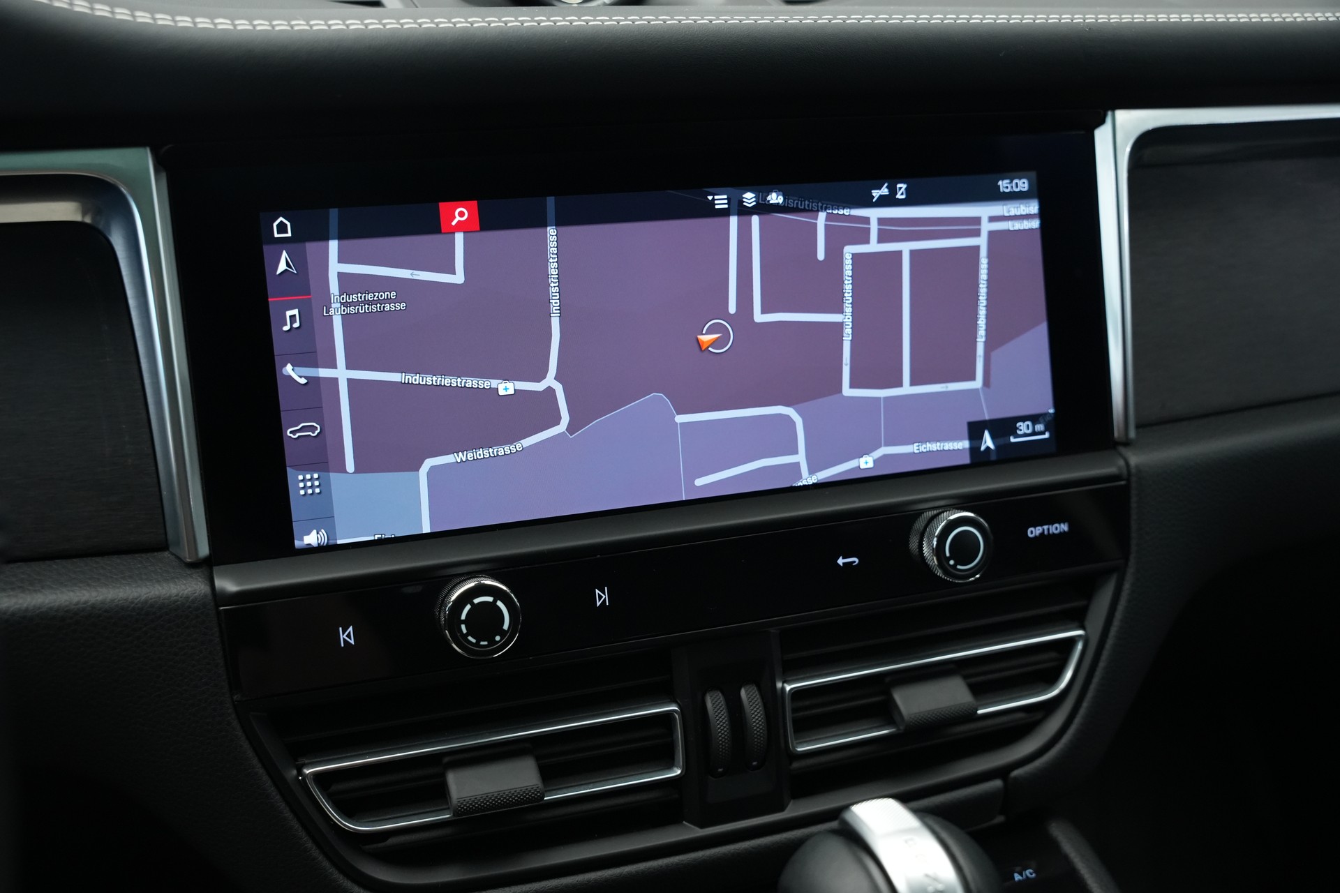 PORSCHE Macan GTS PDK *CH-Fahrzeug* *Panorama*-image-34
