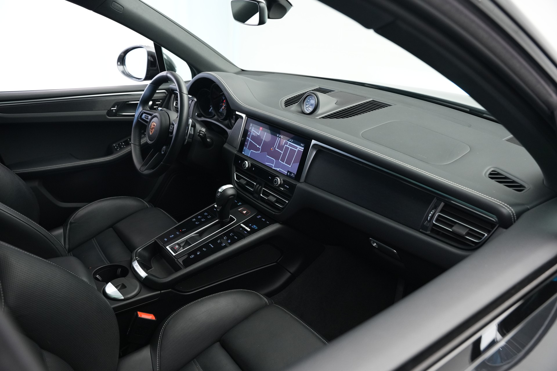 PORSCHE Macan GTS PDK *CH-Fahrzeug* *Panorama*-image-17