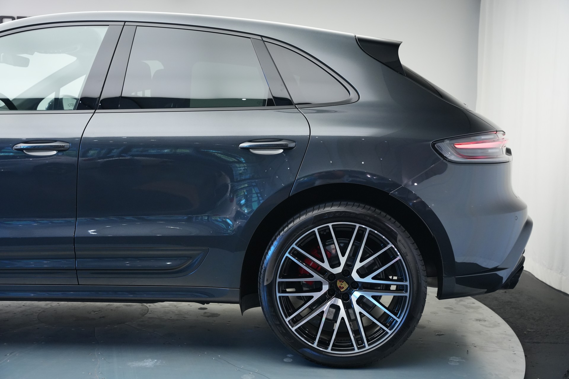 PORSCHE Macan GTS PDK *CH-Fahrzeug* *Panorama*-image-43