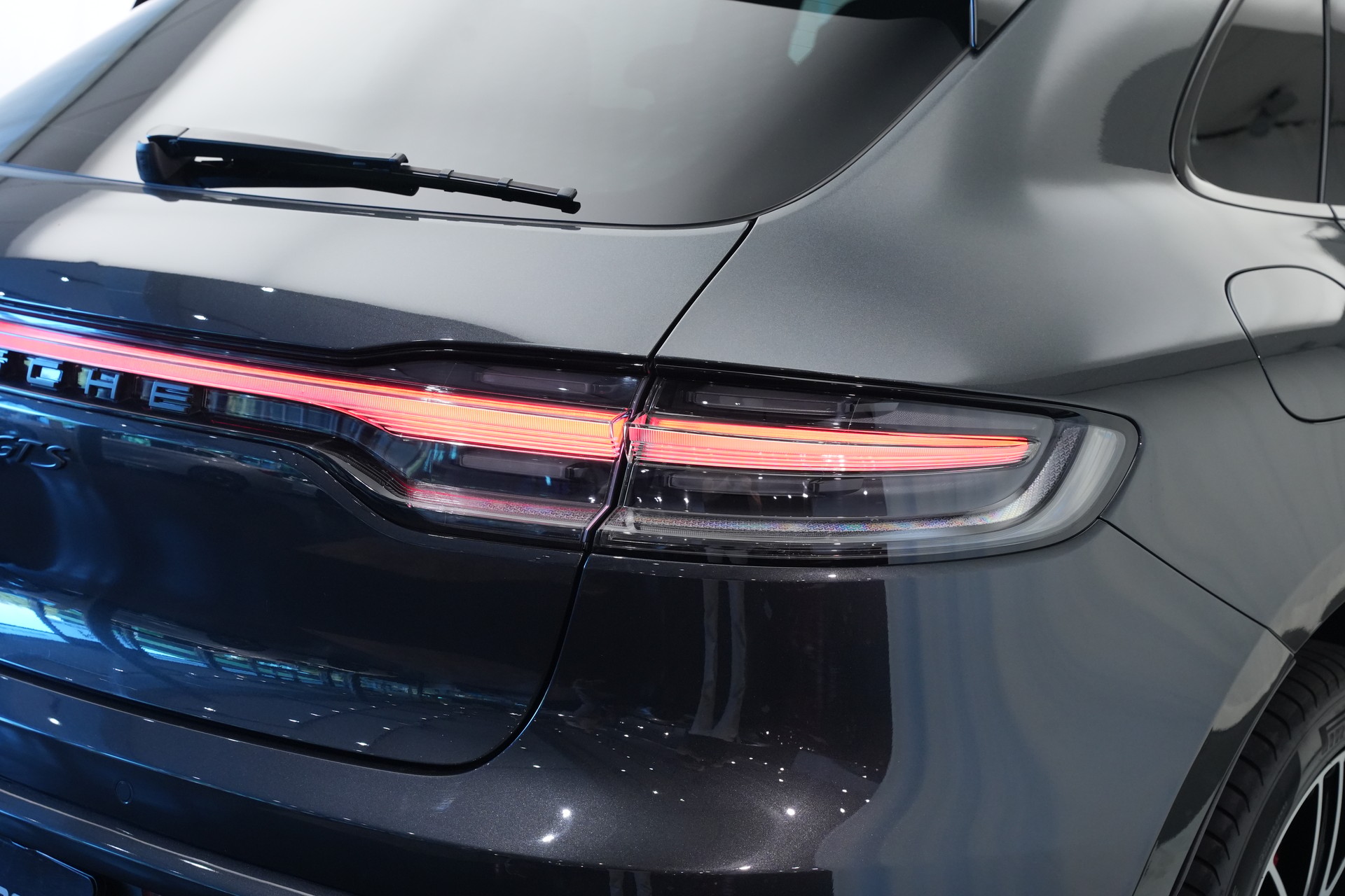 PORSCHE Macan GTS PDK *CH-Fahrzeug* *Panorama*-image-40